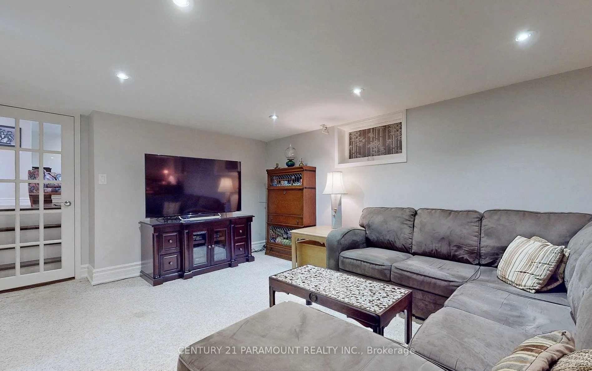 8 Waterfield Drive