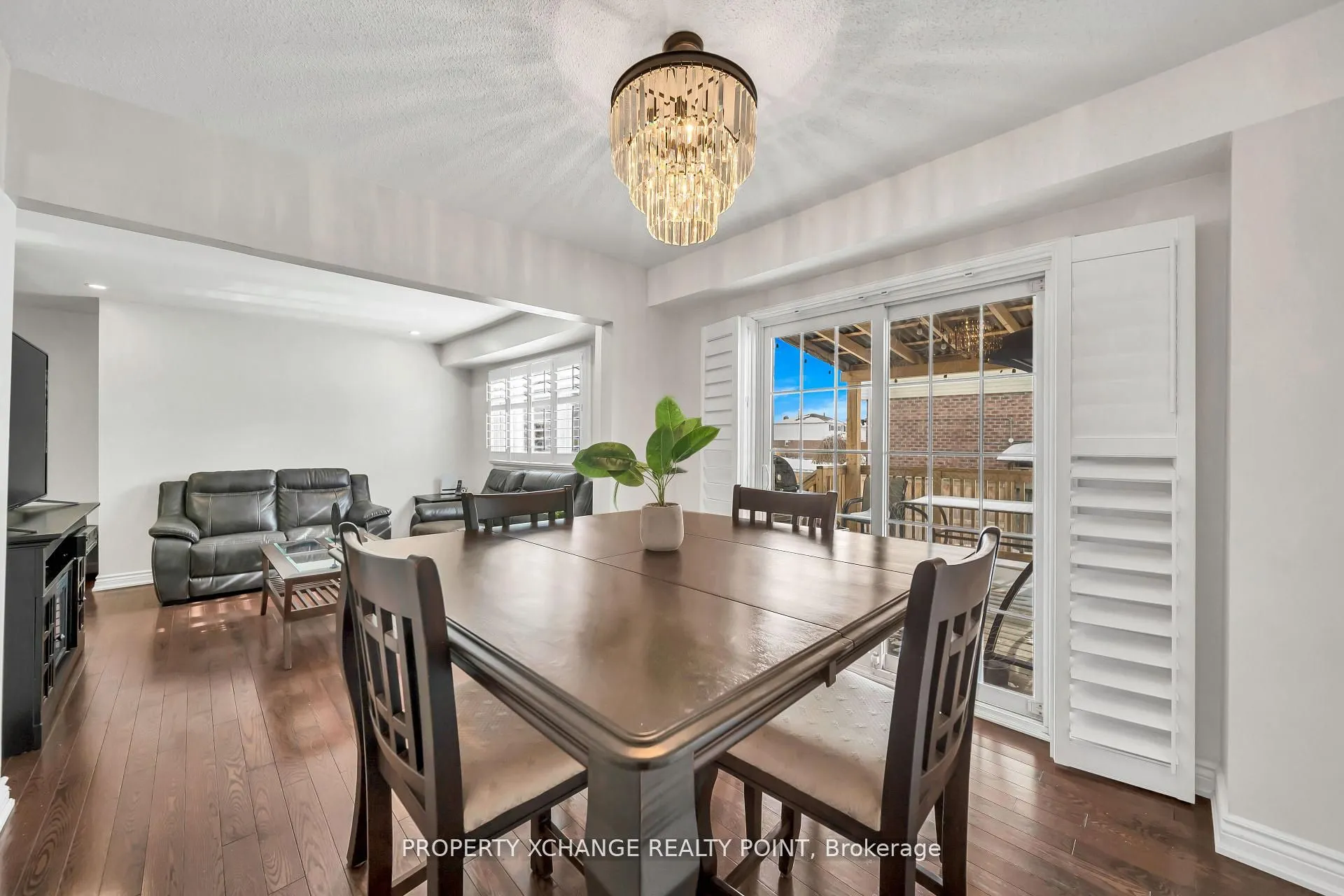 12 Waverly Street S