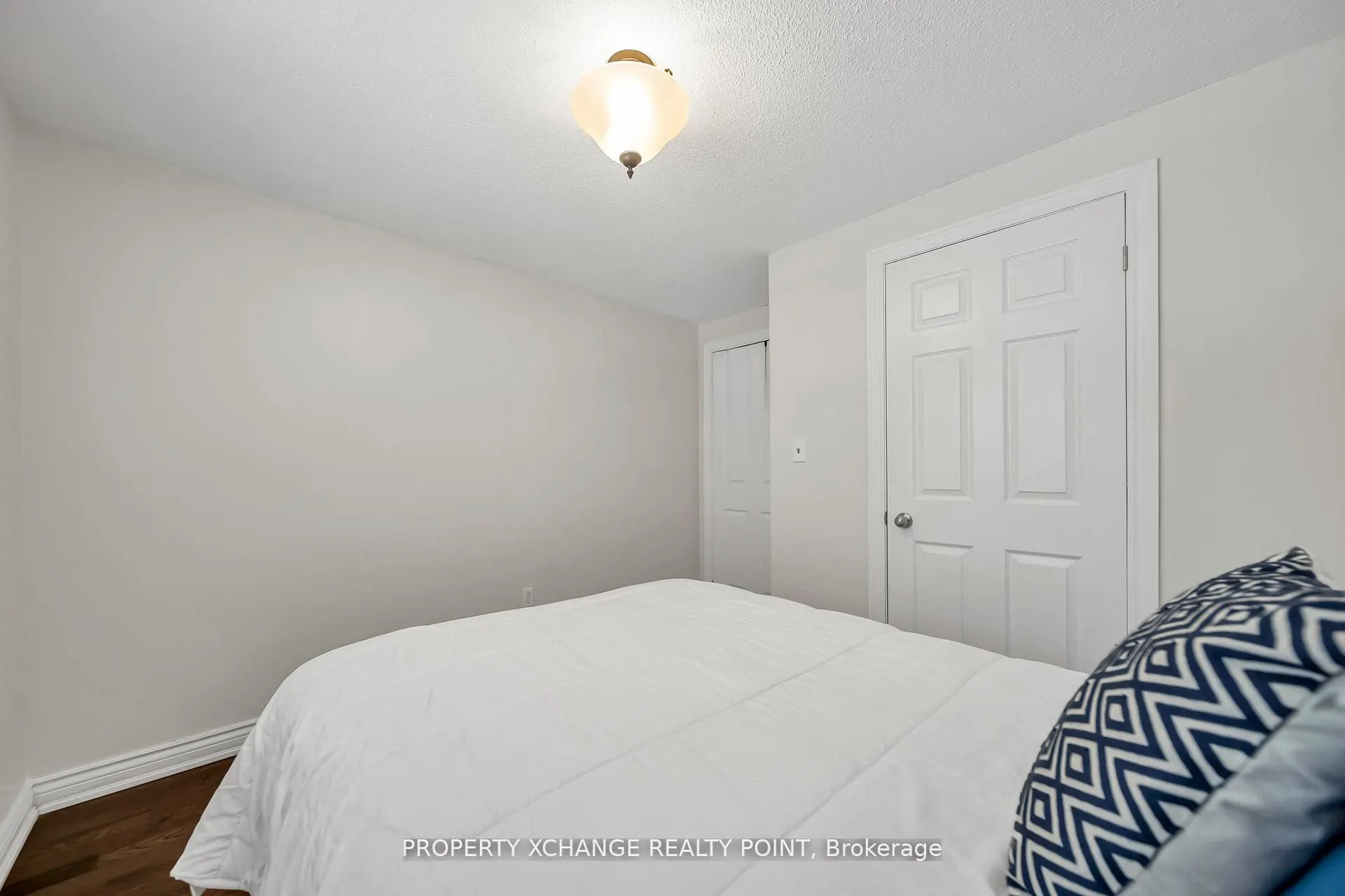 12 Waverly Street S