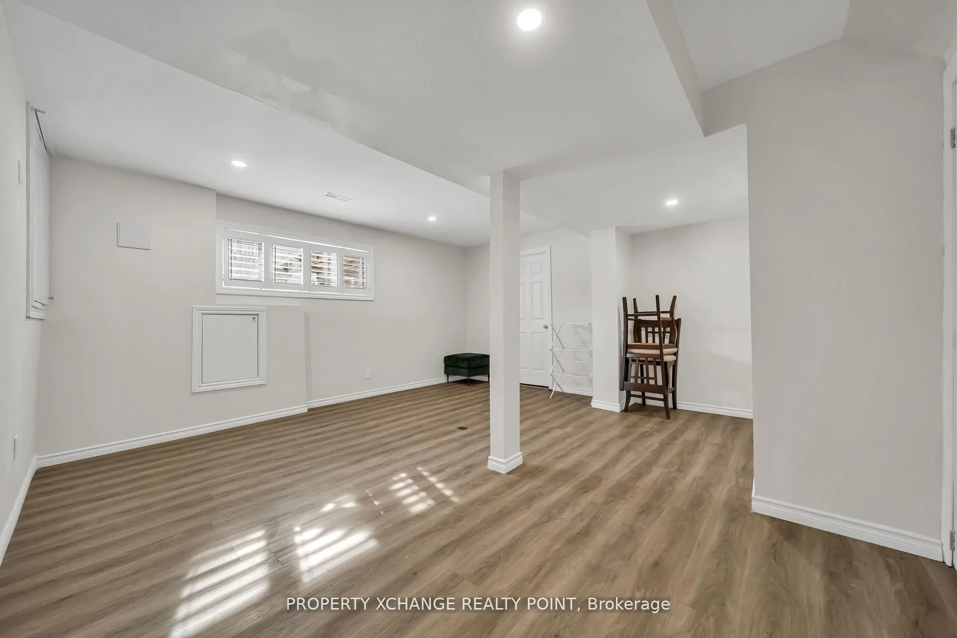 12 Waverly Street S