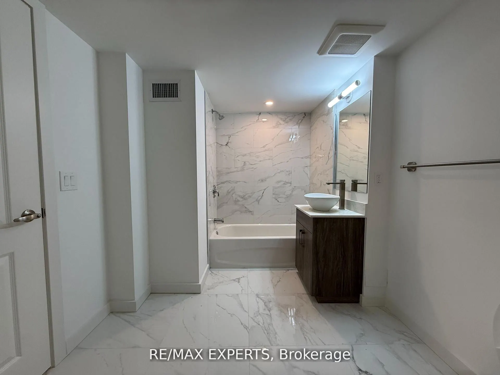 45 Connaught Avenue #104