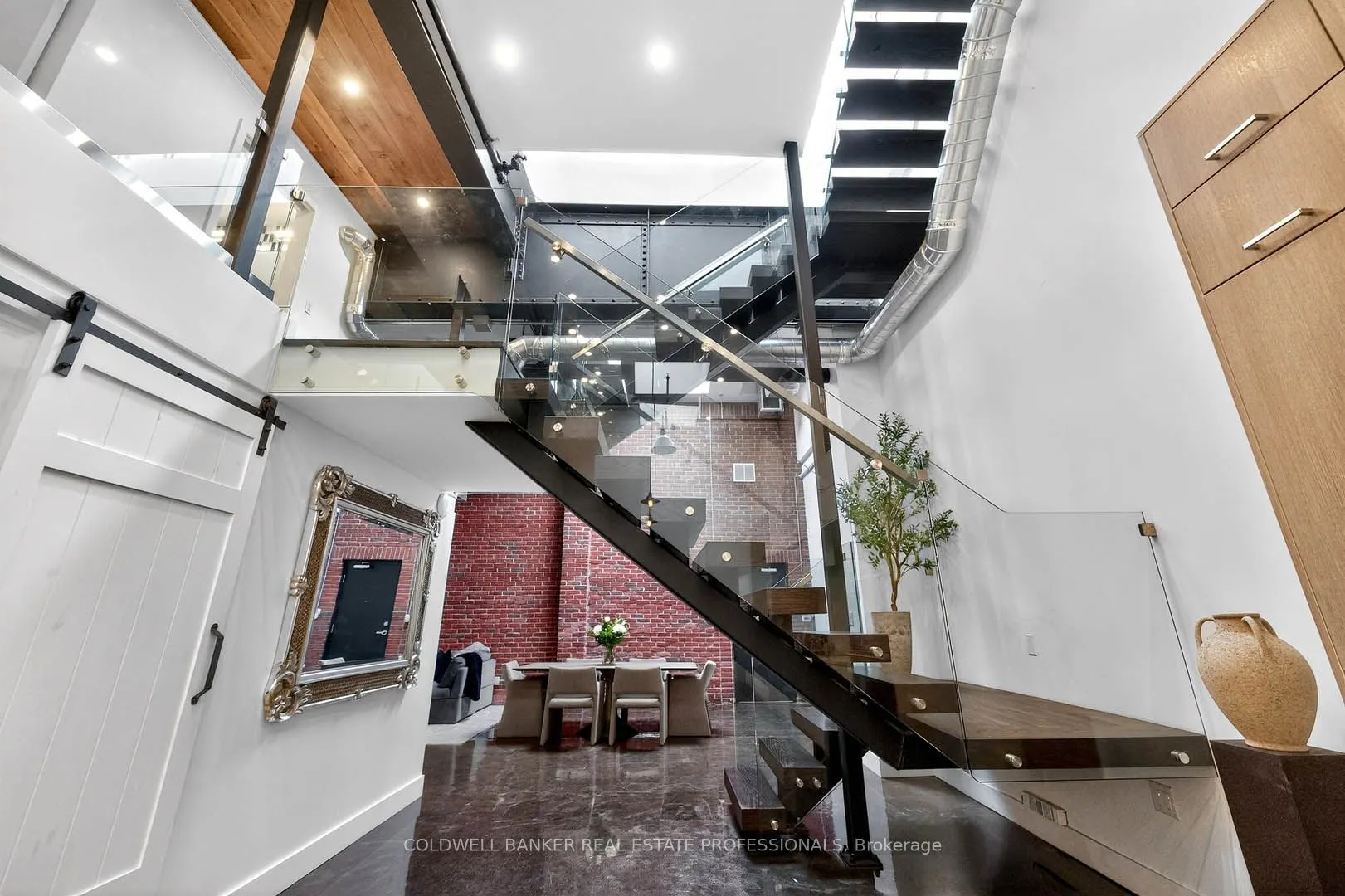 326 Carlaw Avenue #127