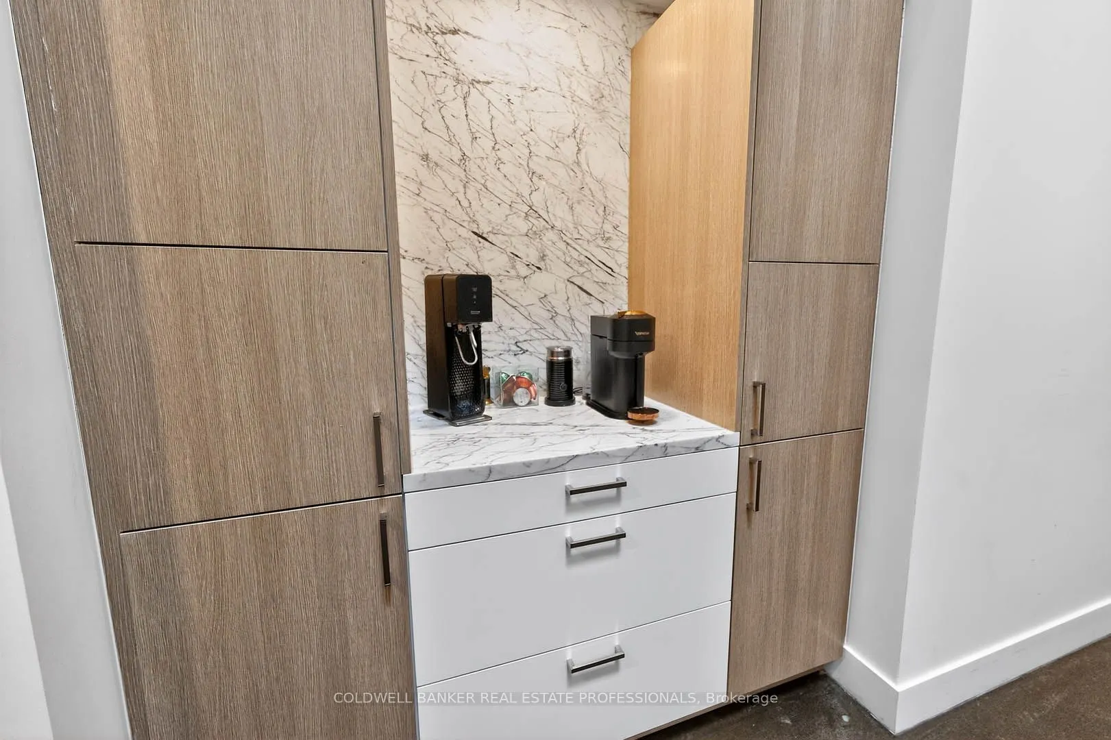 326 Carlaw Avenue #127
