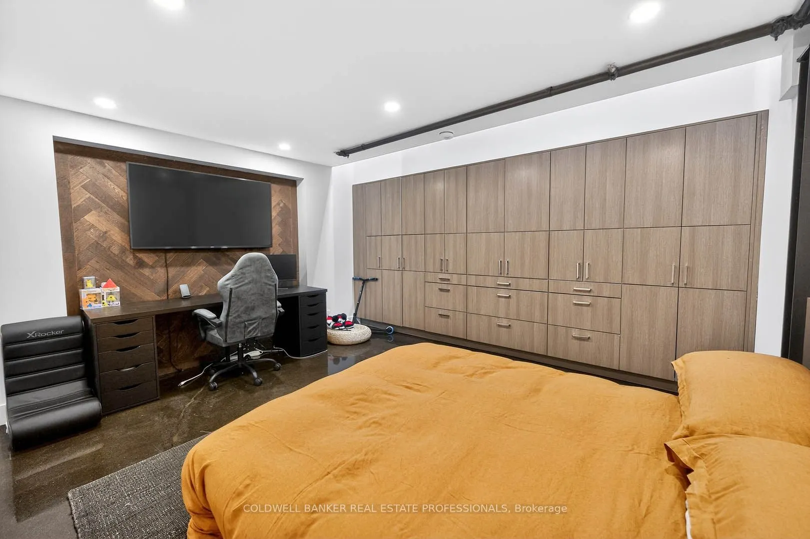 326 Carlaw Avenue #127