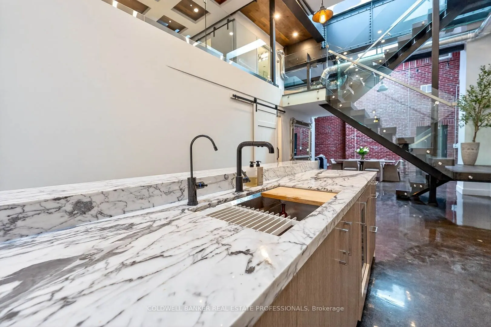 326 Carlaw Avenue #127