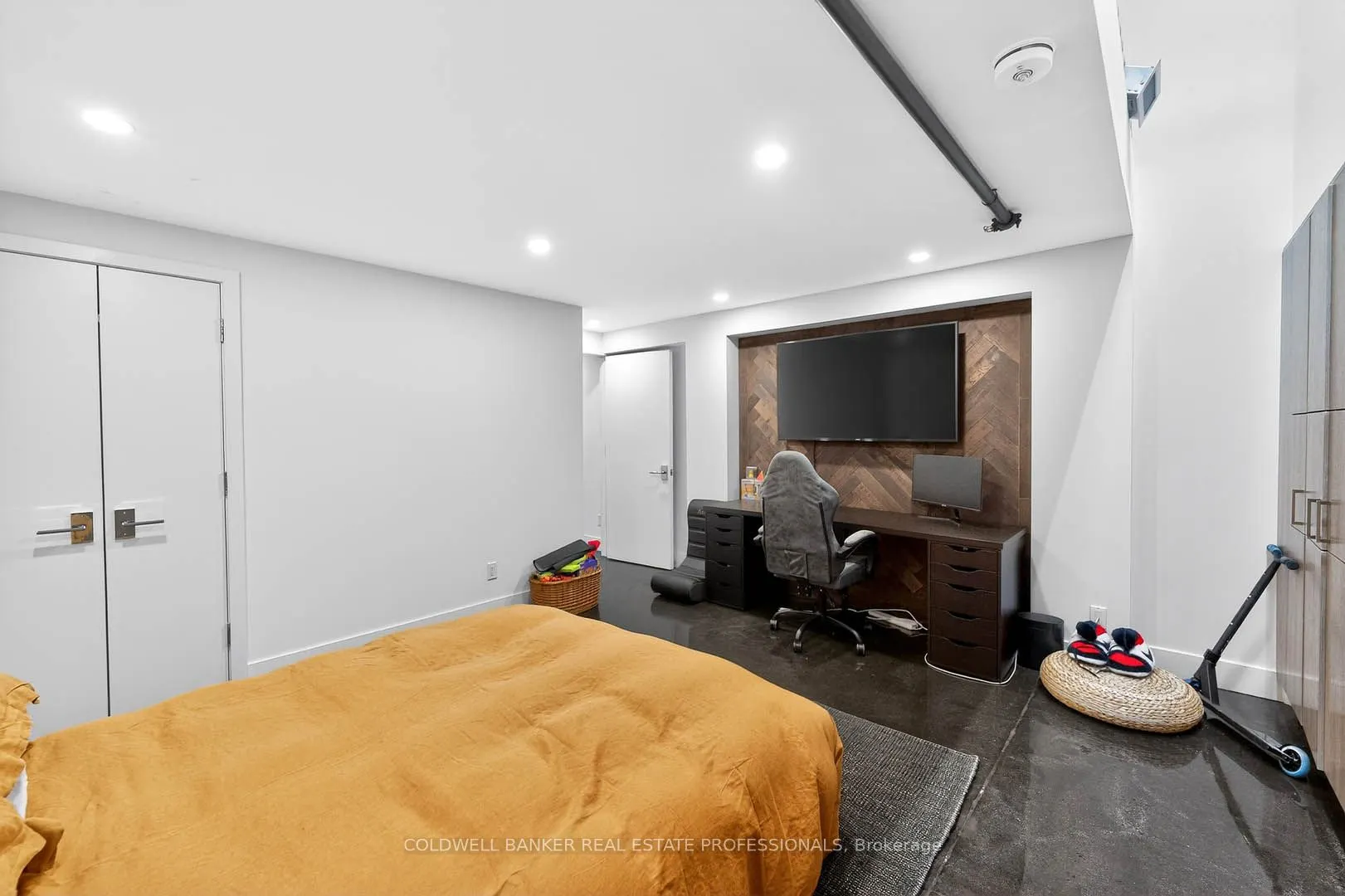 326 Carlaw Avenue #127