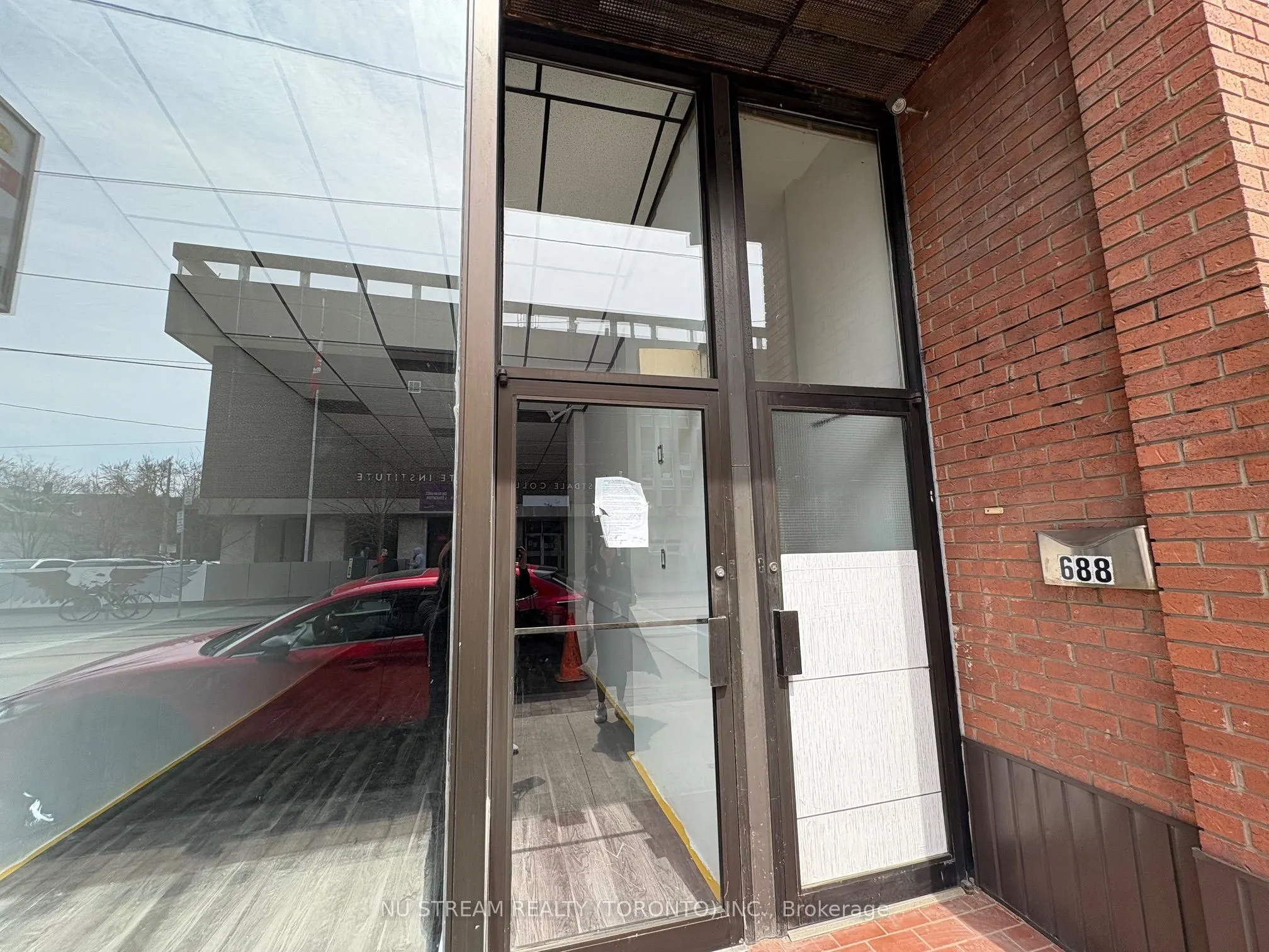 688 Gerrard Street