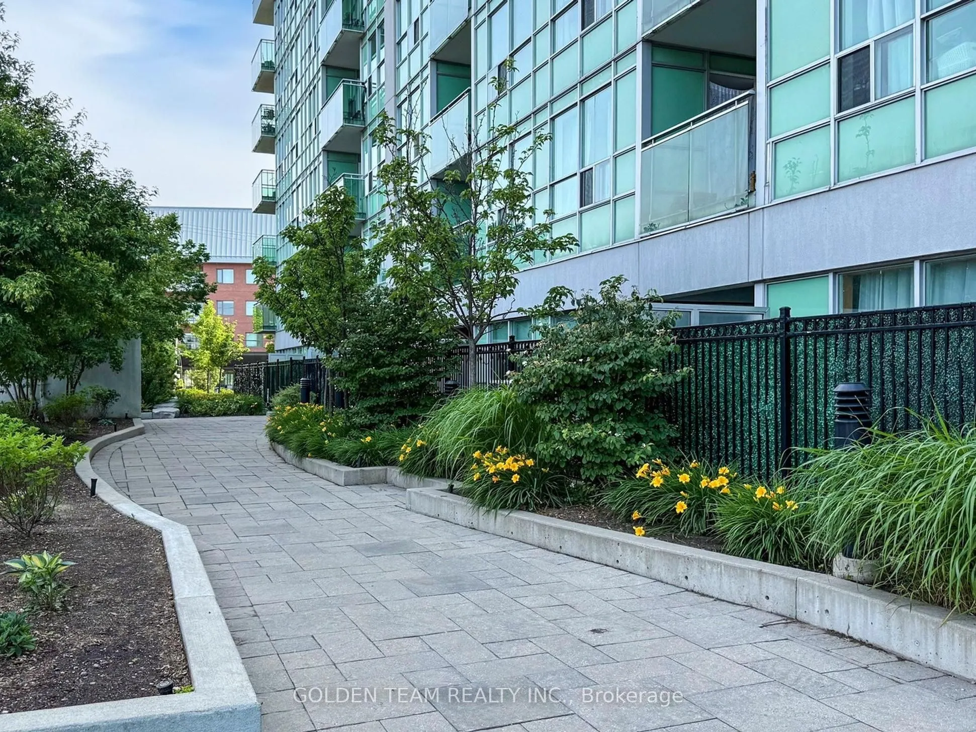 60 Fairfax Crescent #531