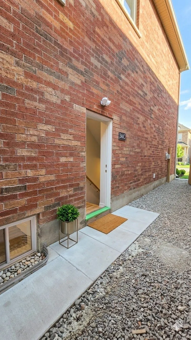 36 Crombie Street