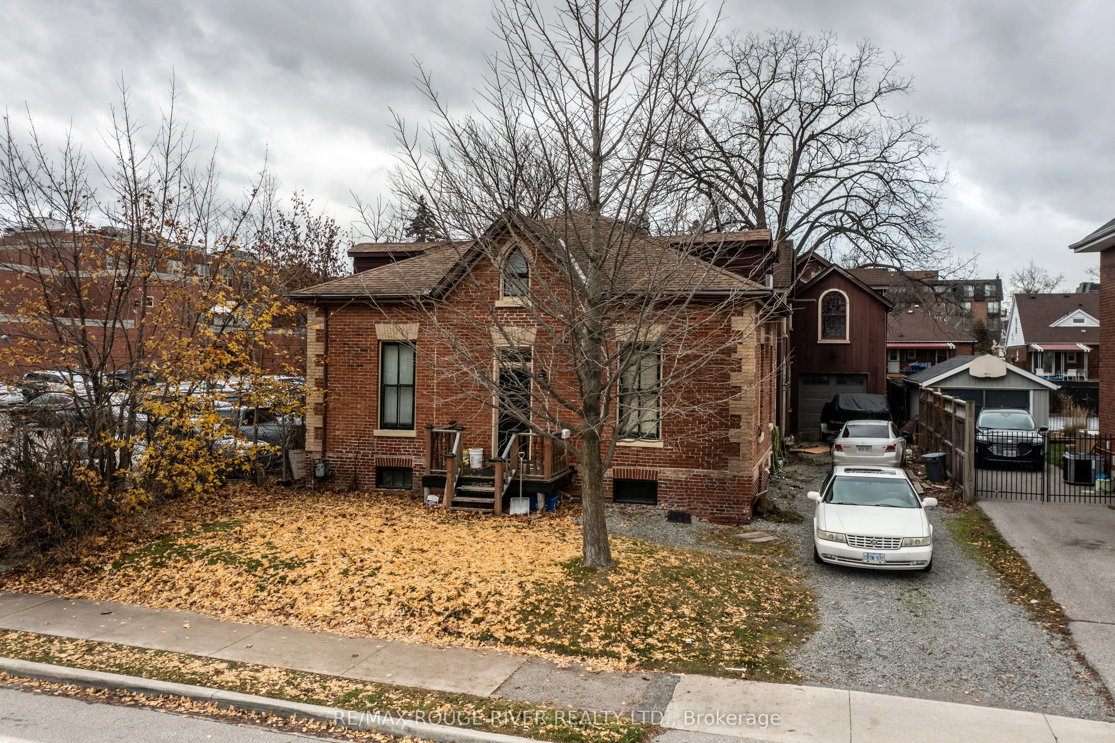 342 Mary Street N