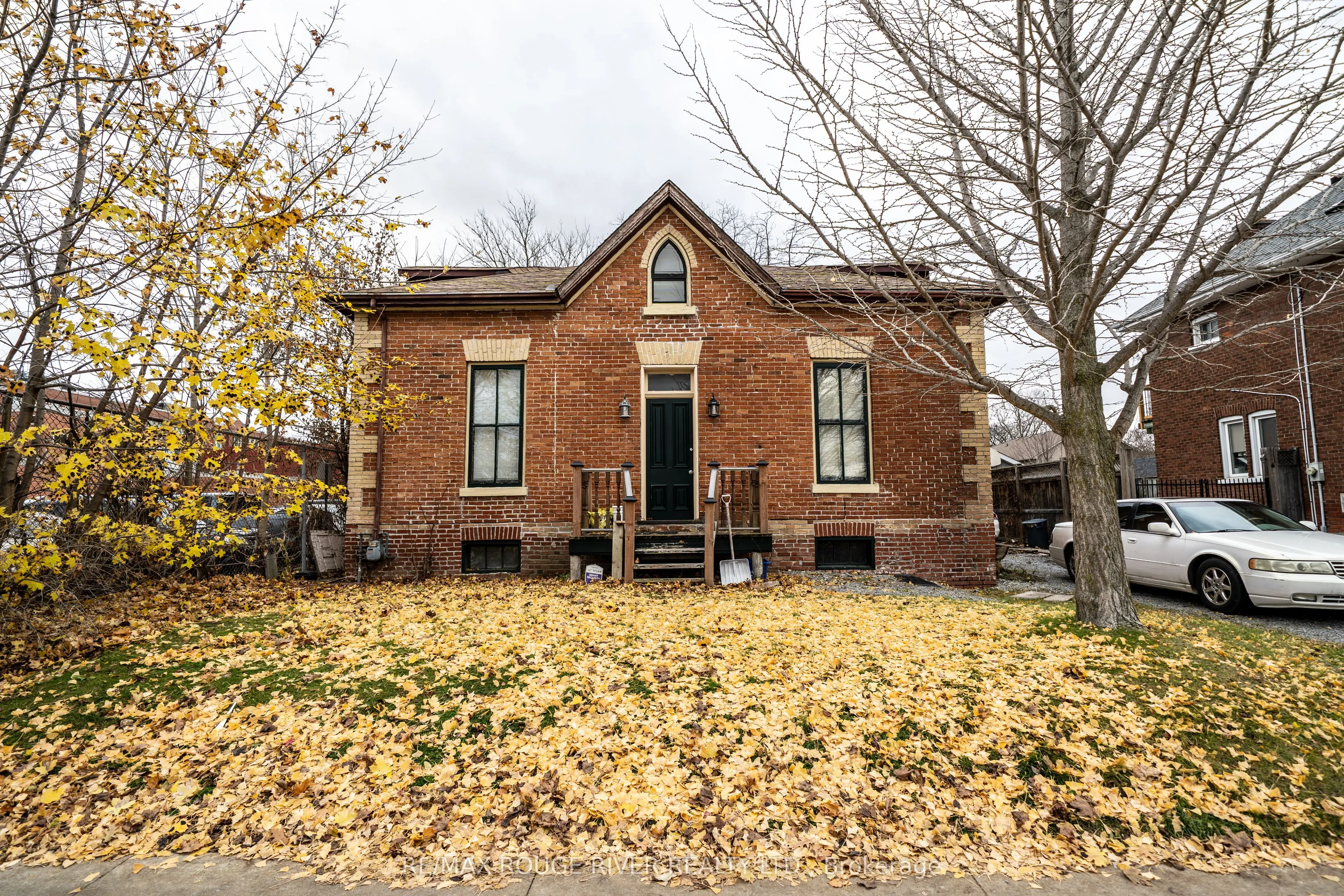 342 Mary Street N