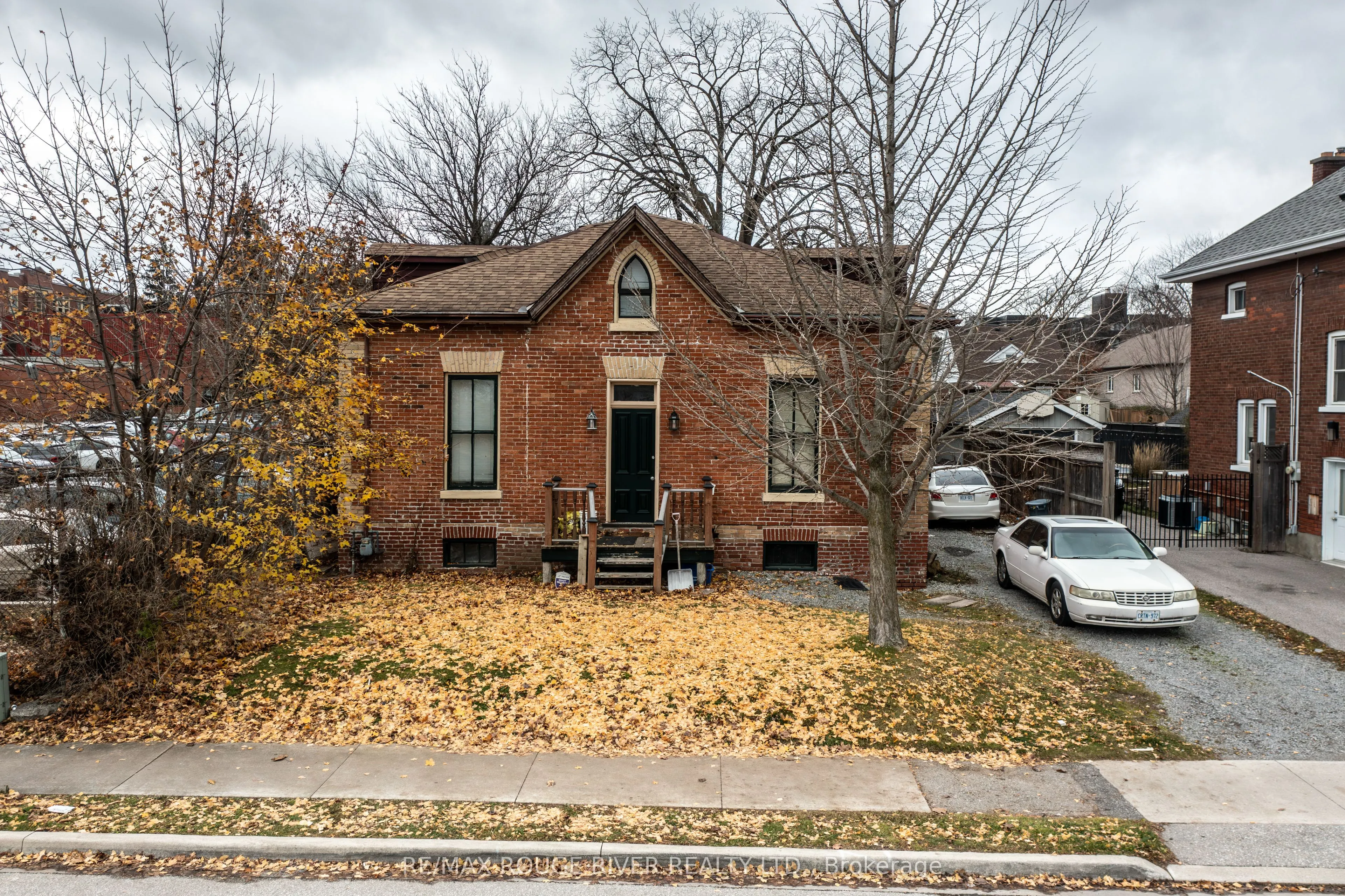 342 Mary Street N