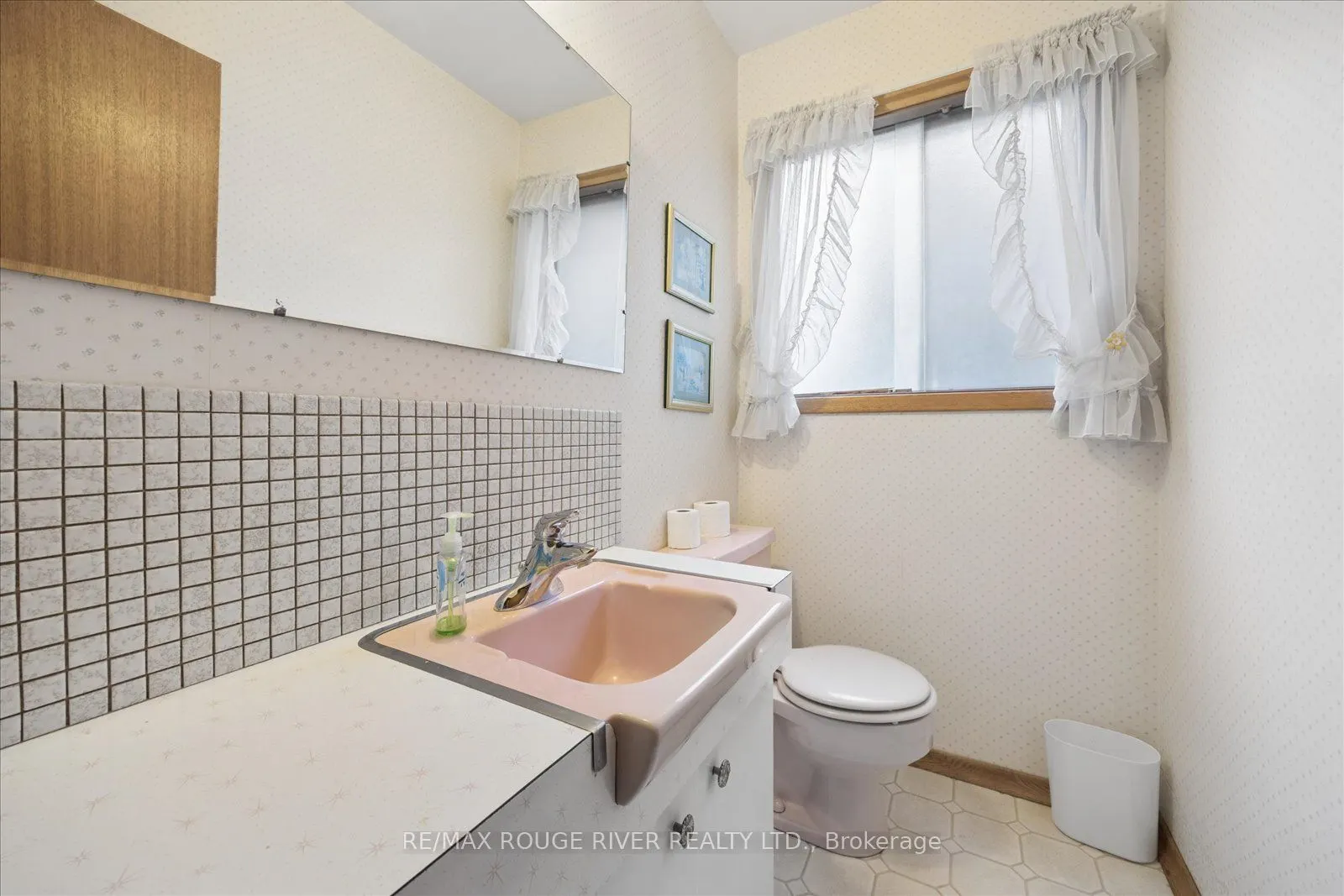 865 Regent Drive