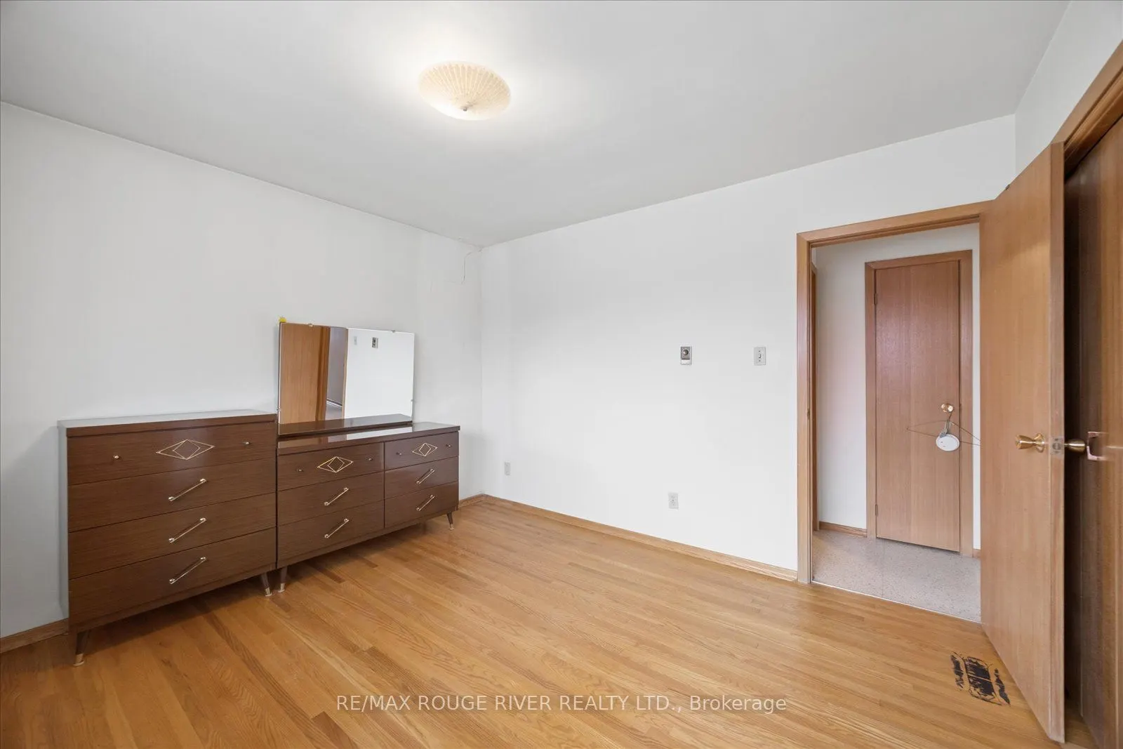 865 Regent Drive
