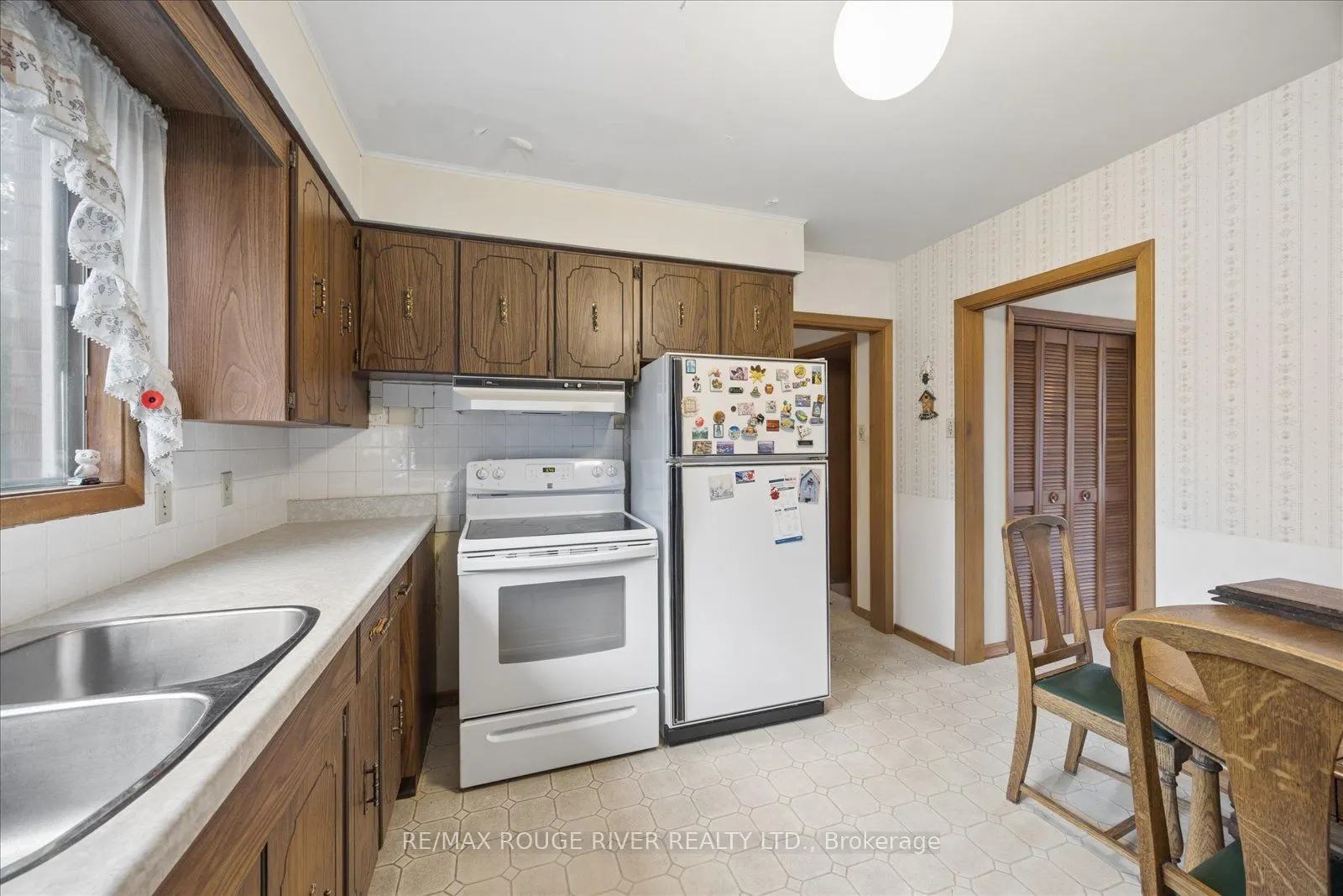 865 Regent Drive
