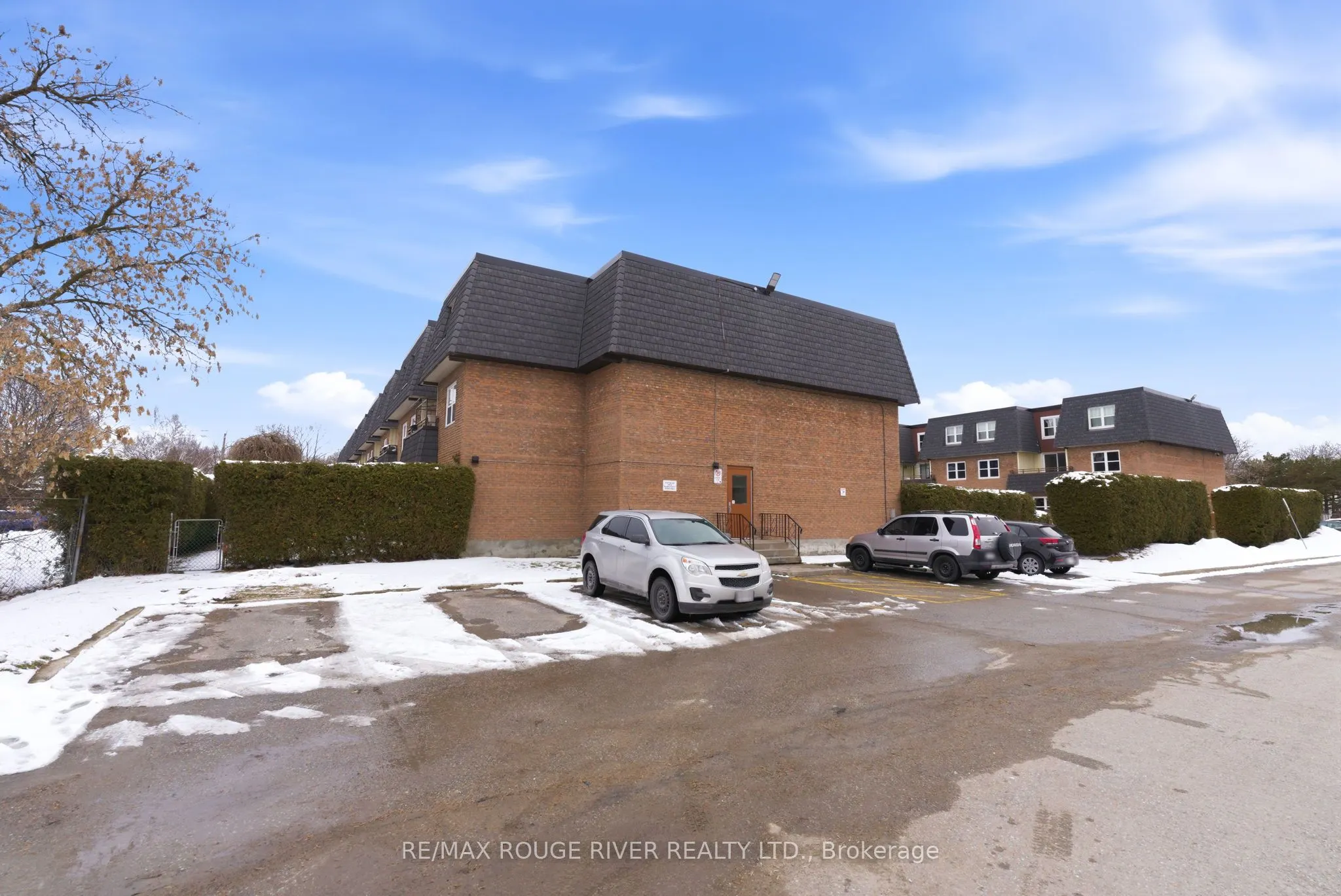 580 Mary Street E #214