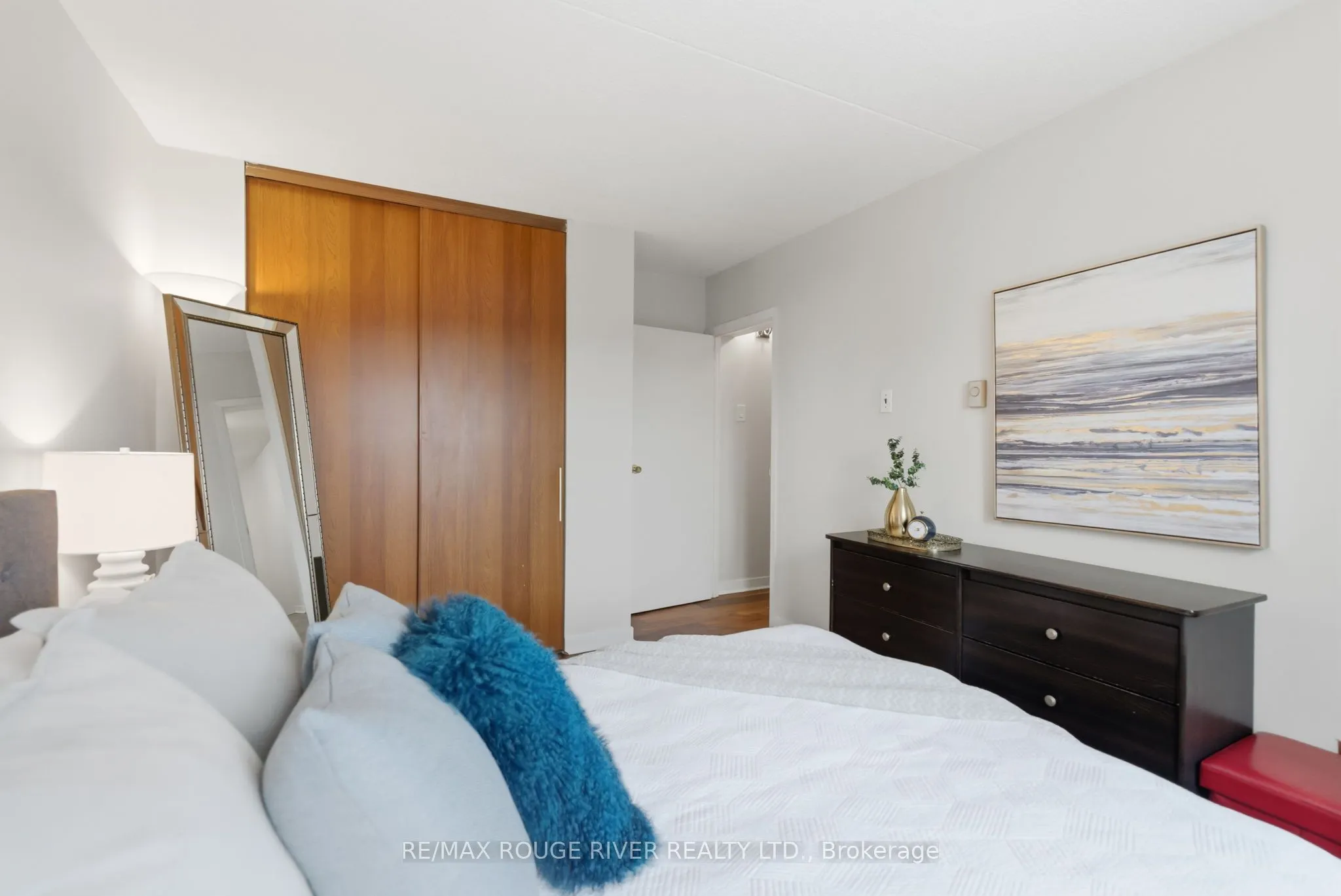 580 Mary Street E #214