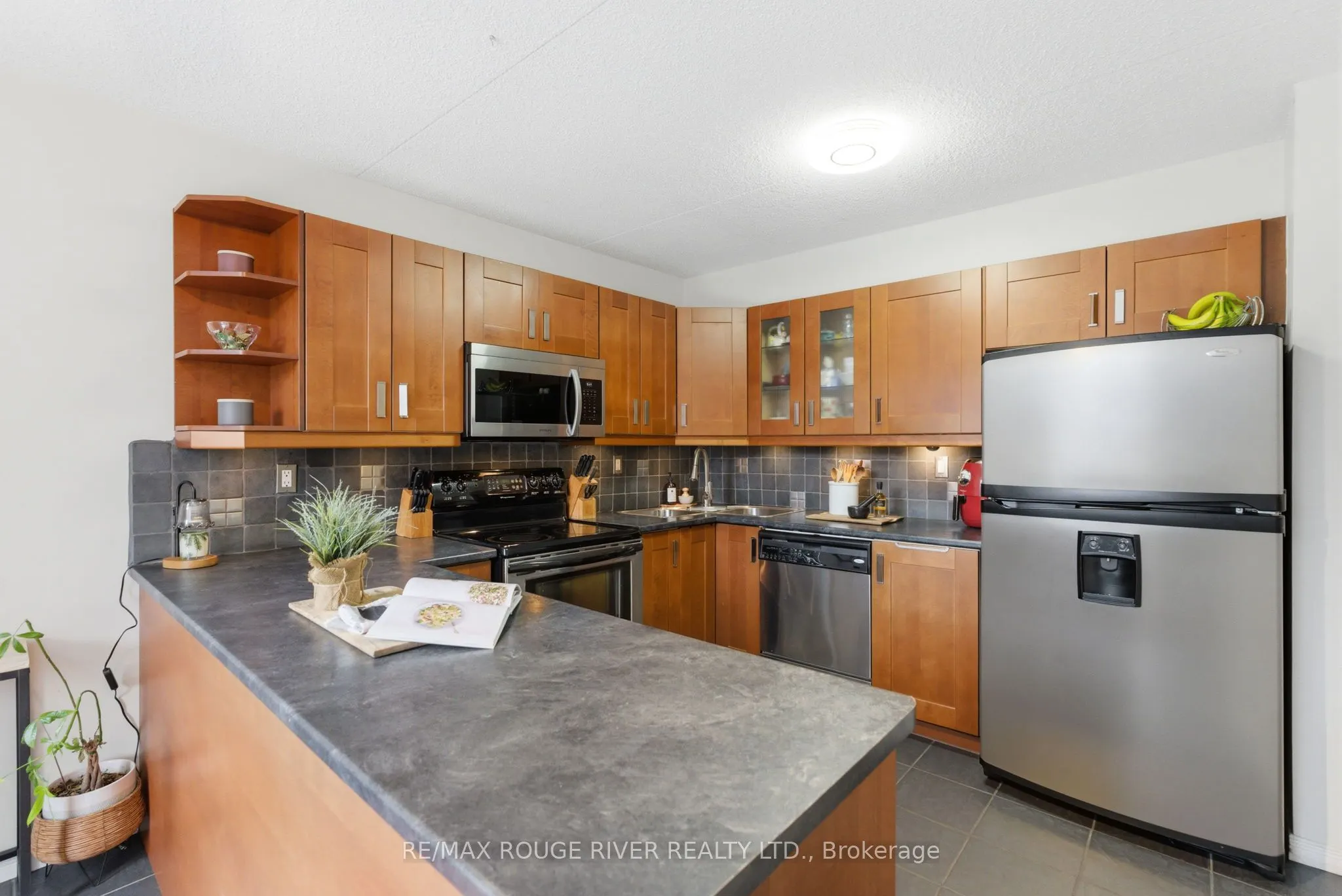 580 Mary Street E #214