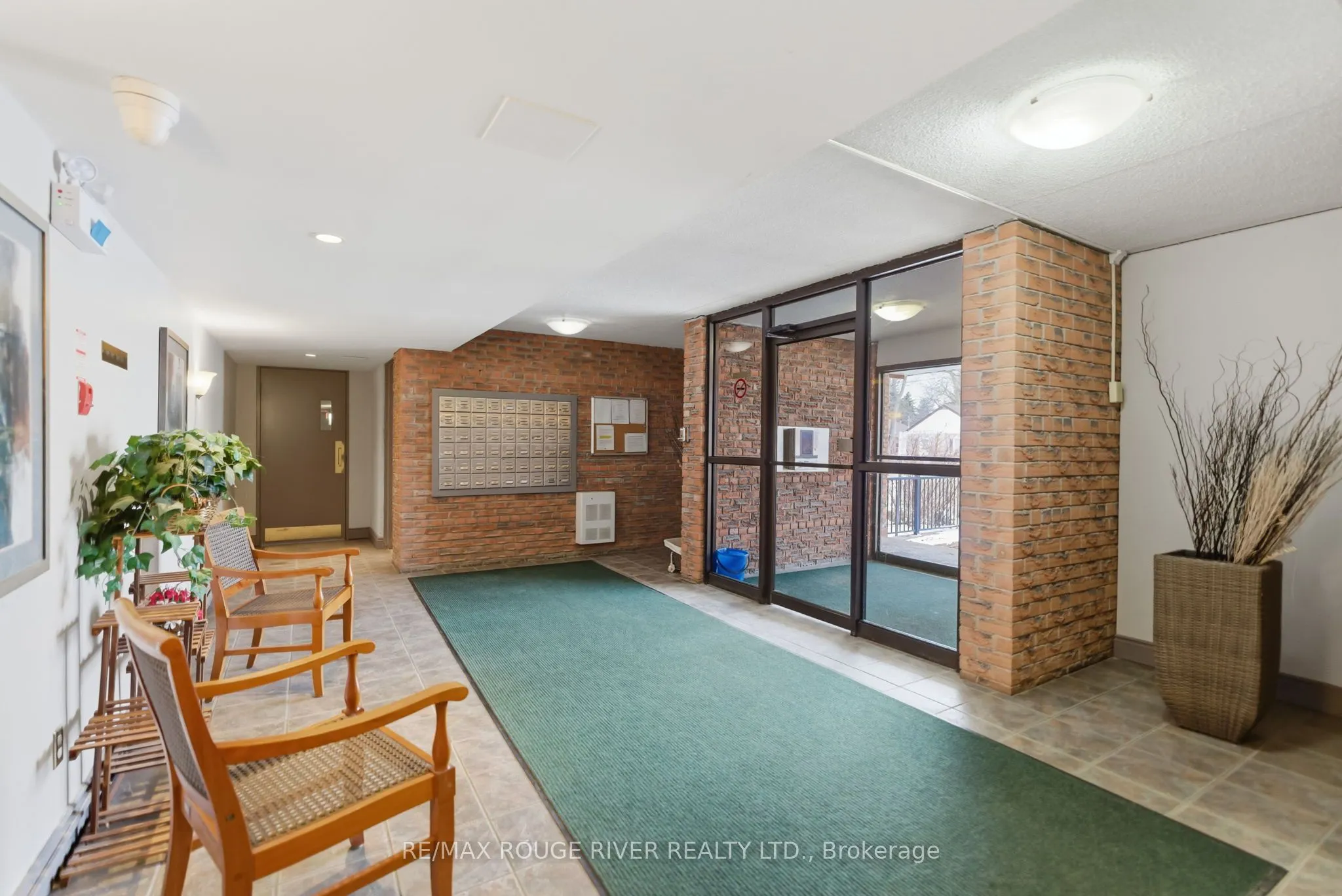 580 Mary Street E #214