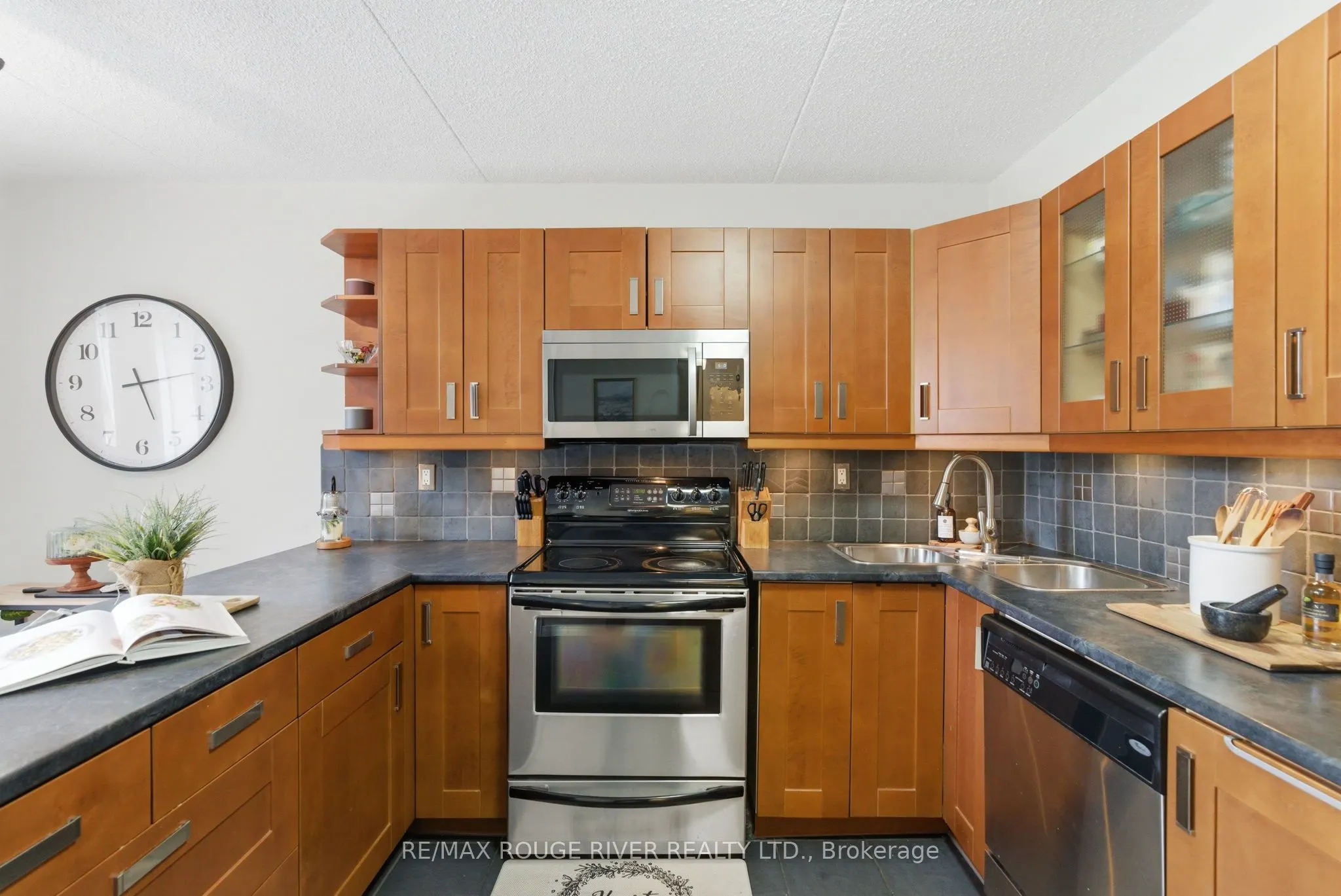 580 Mary Street E #214