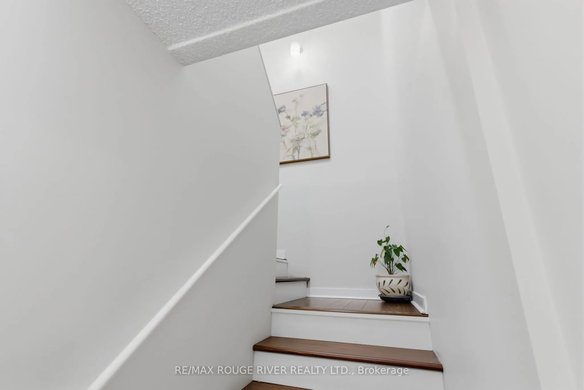 580 Mary Street E #214