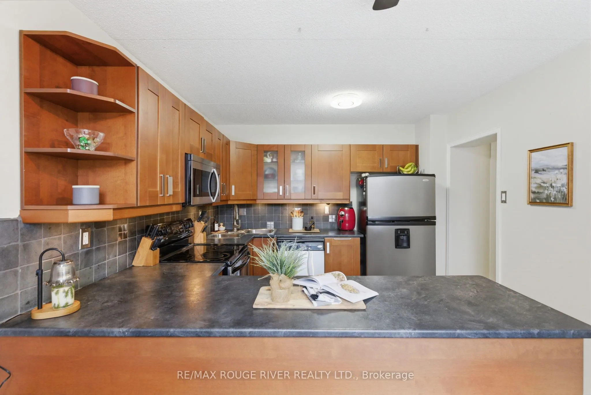 580 Mary Street E #214
