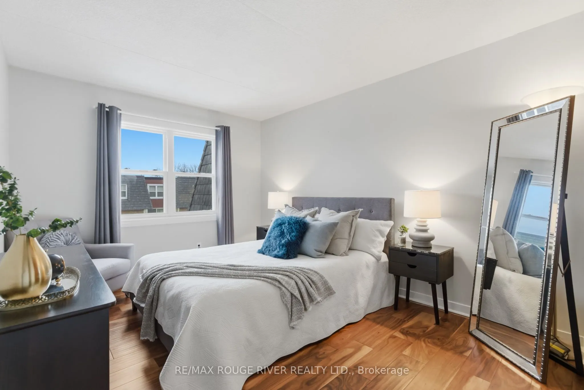 580 Mary Street E #214