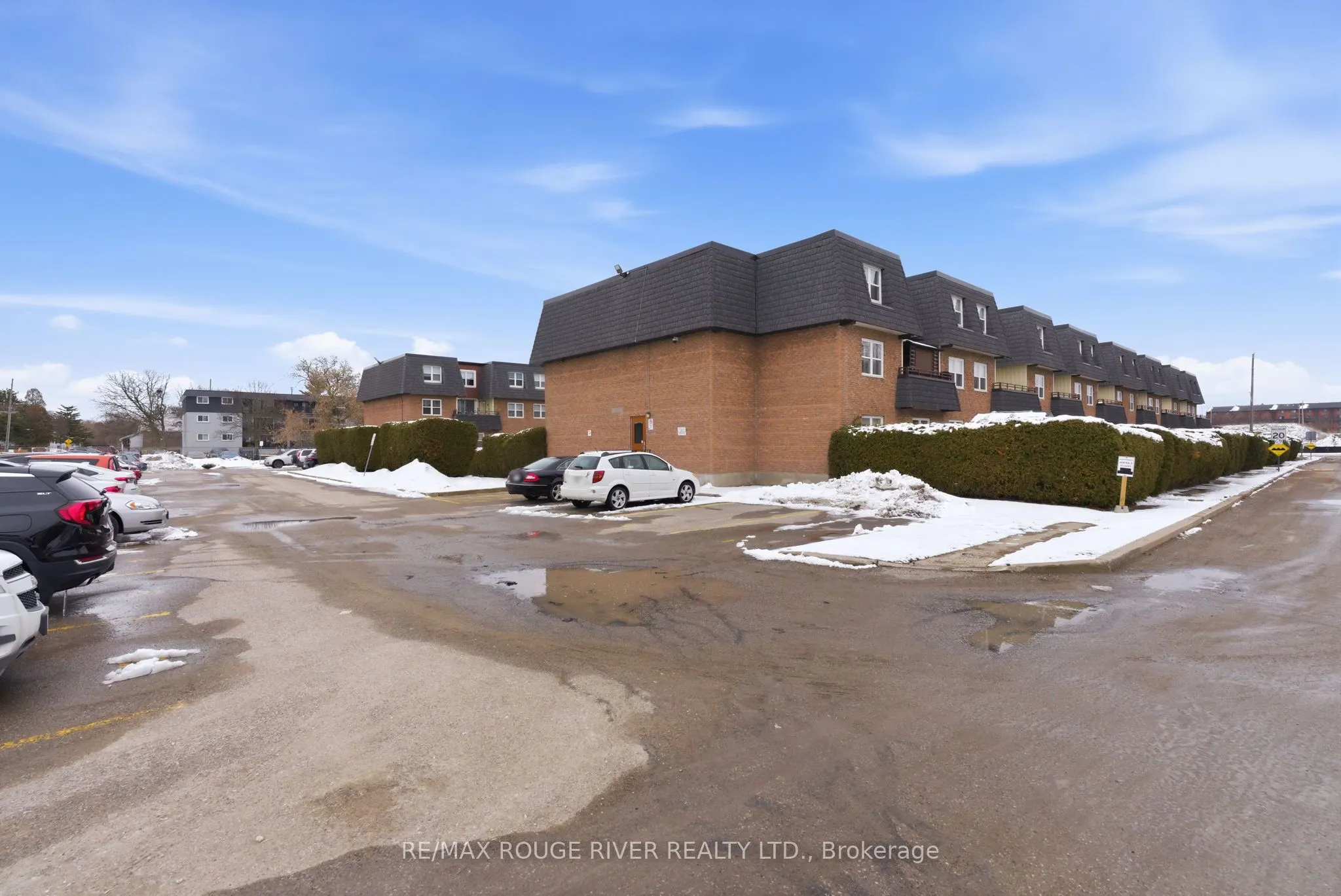 580 Mary Street E #214