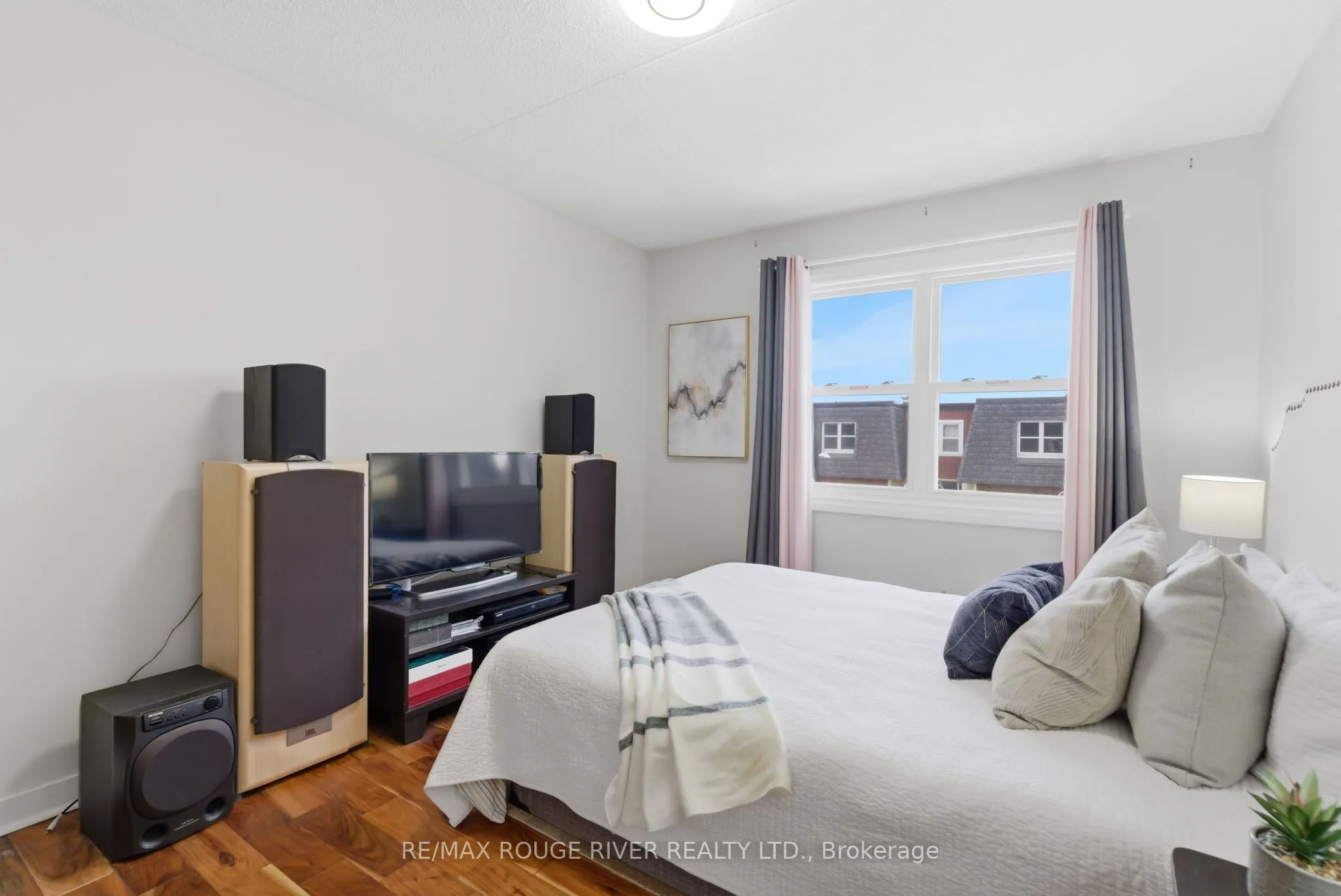 580 Mary Street E #214