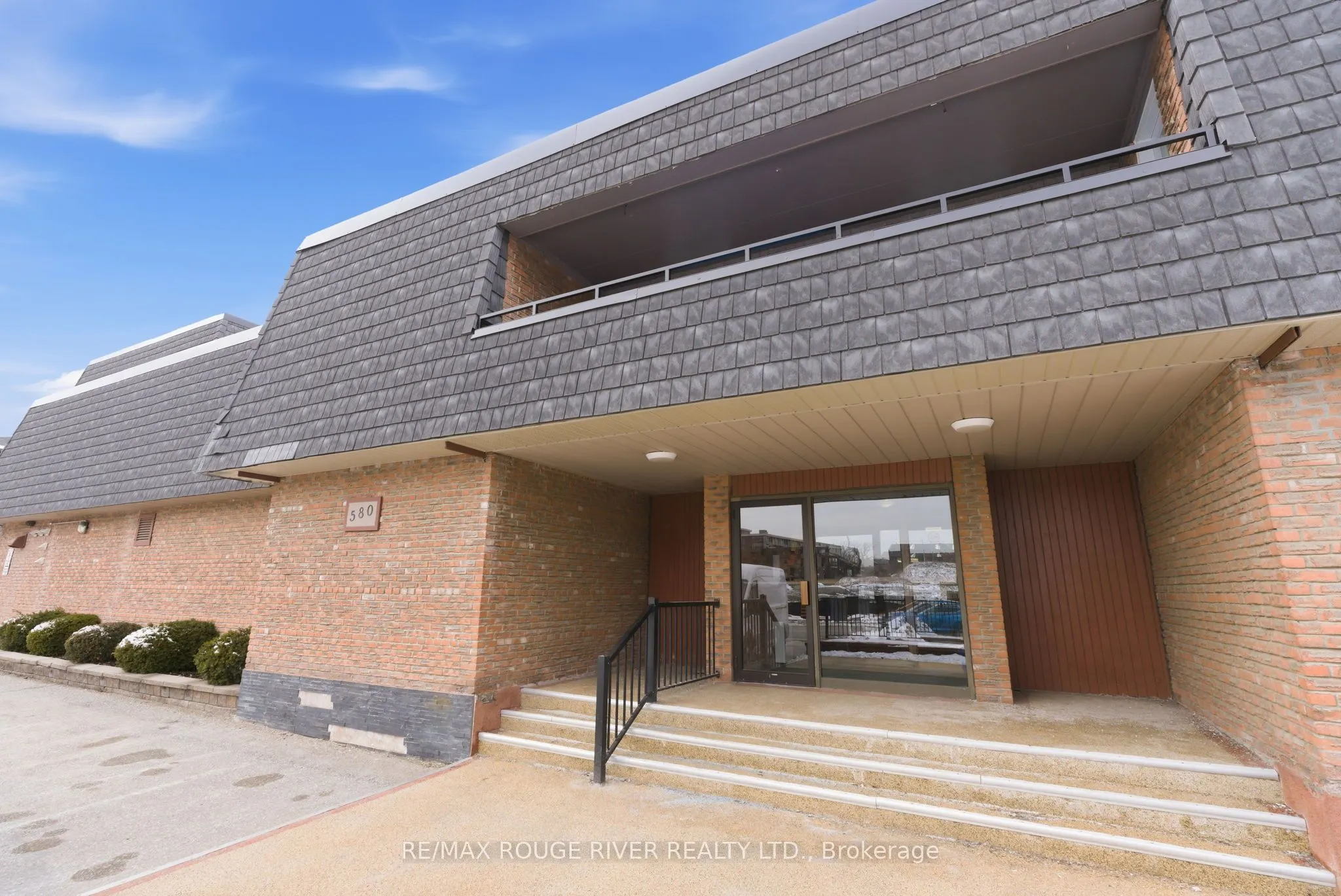 580 Mary Street E #214