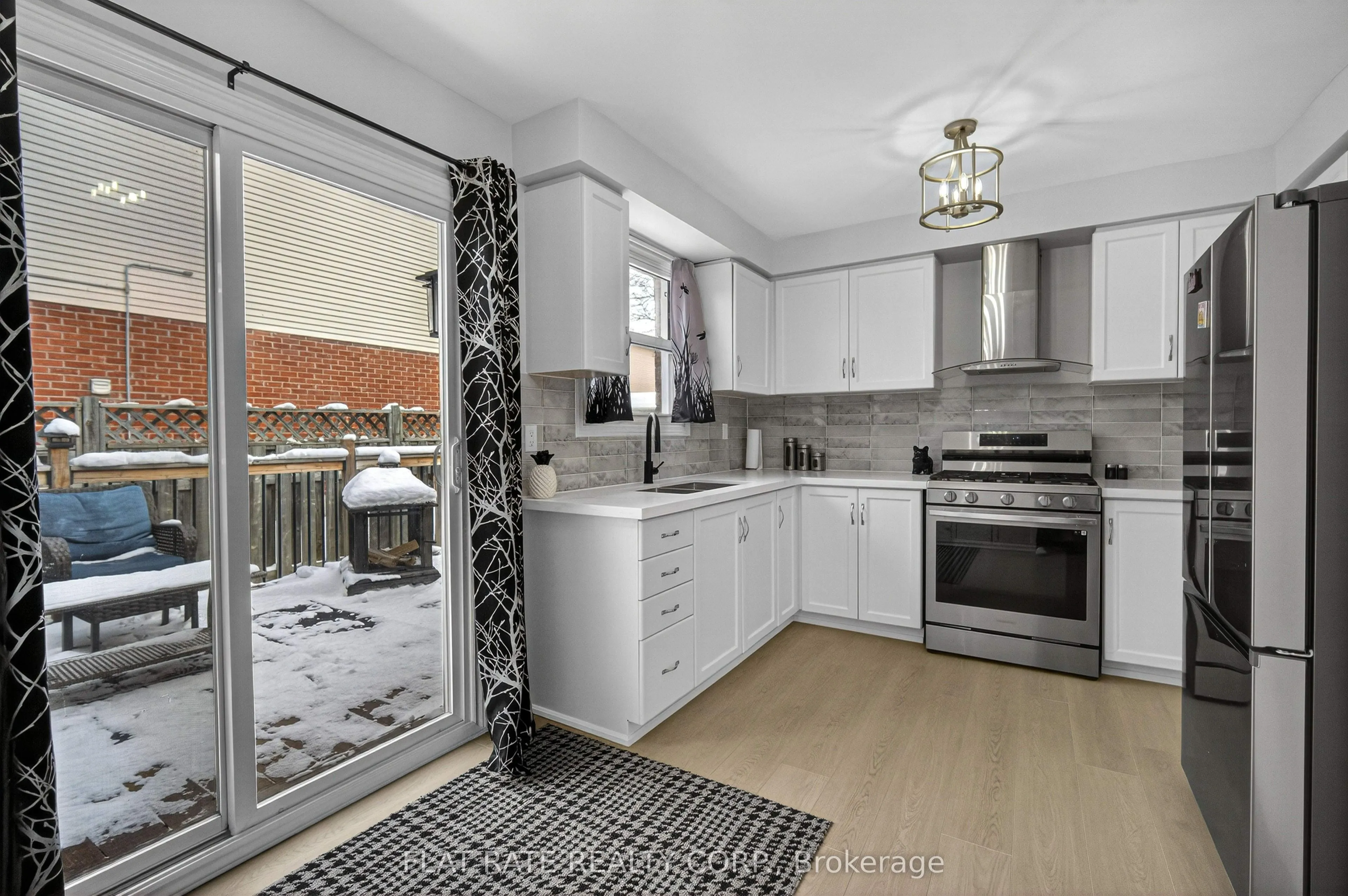 887 Lavis Court