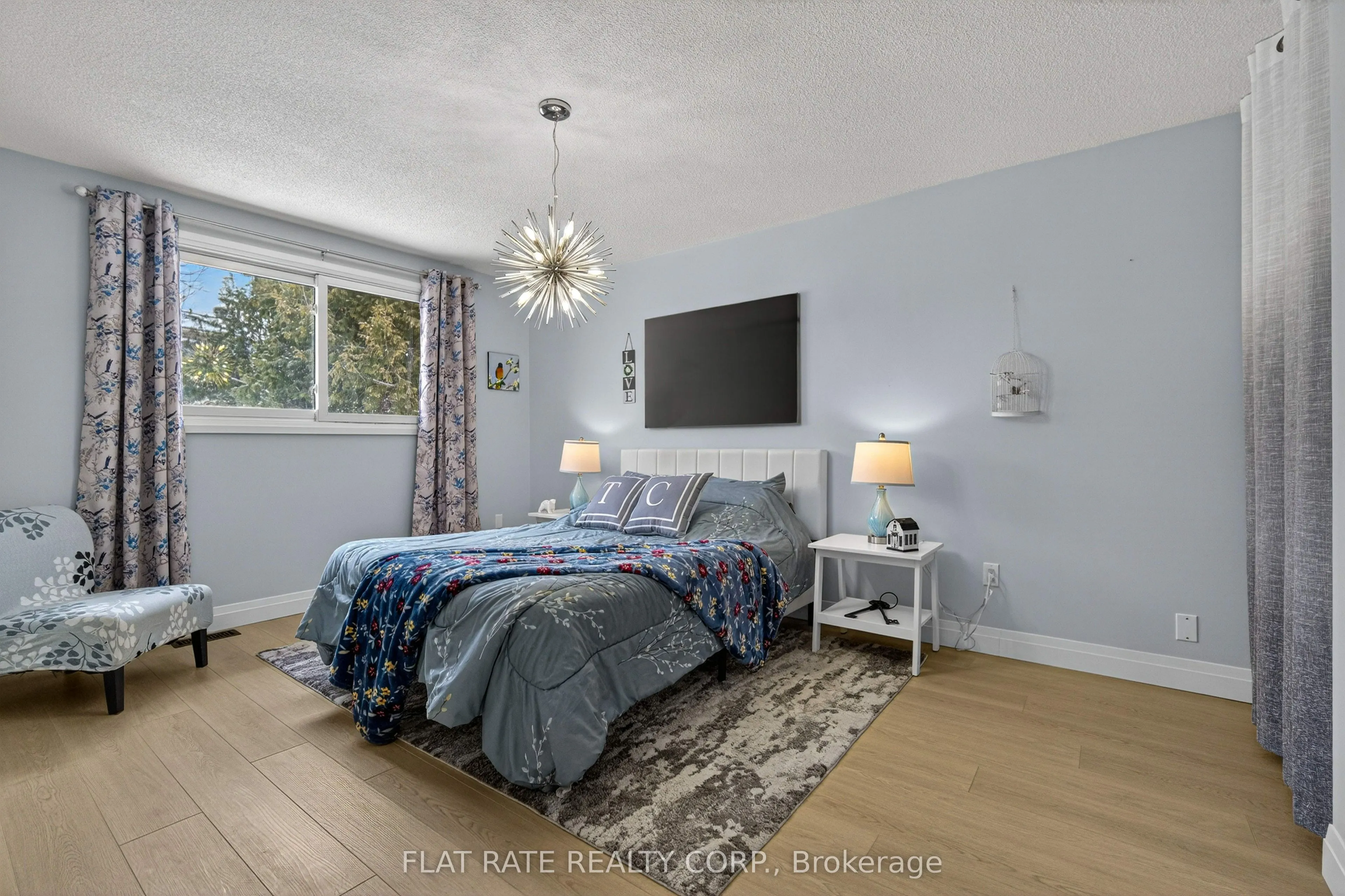 887 Lavis Court