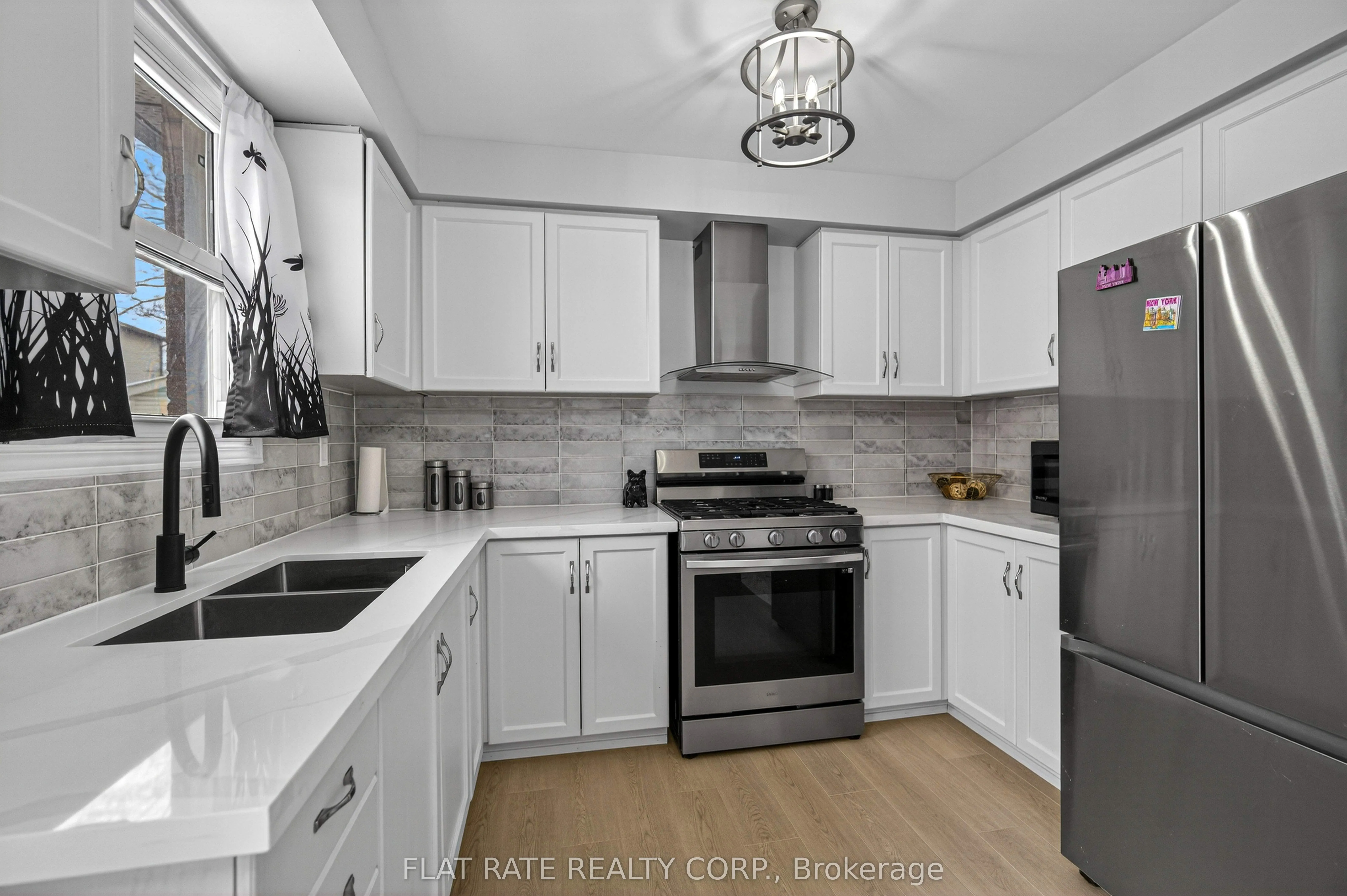 887 Lavis Court