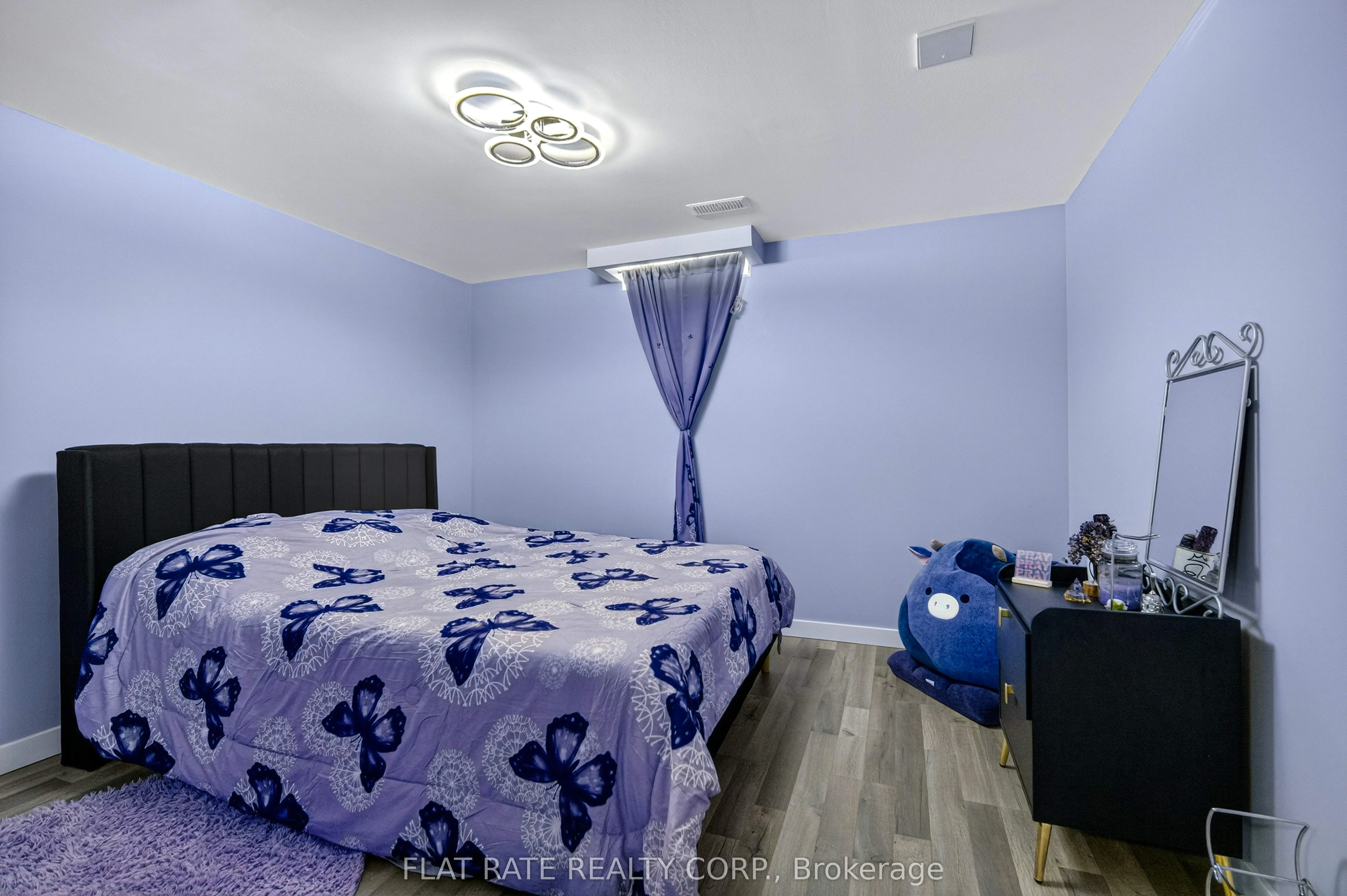887 Lavis Court