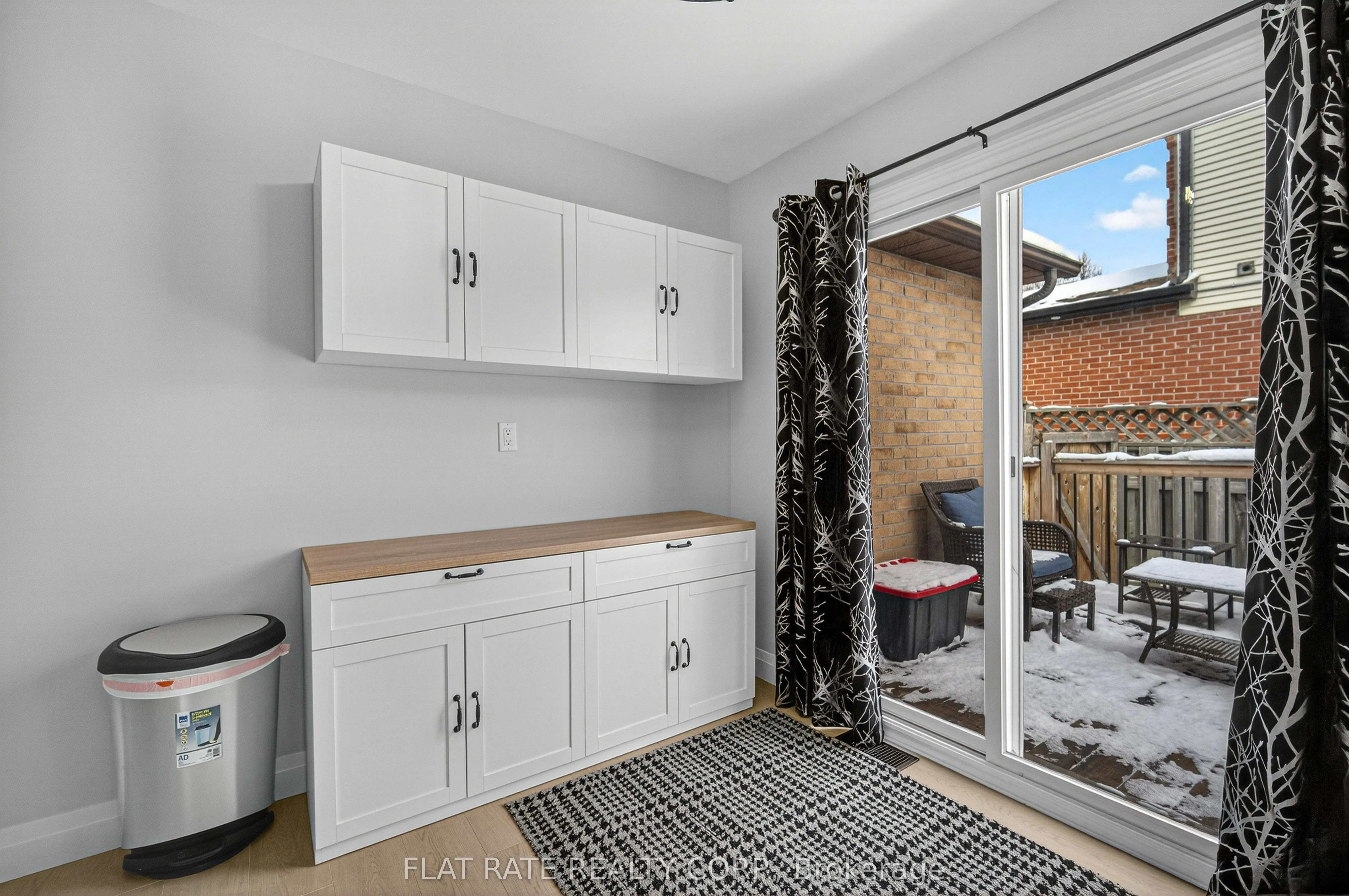 887 Lavis Court