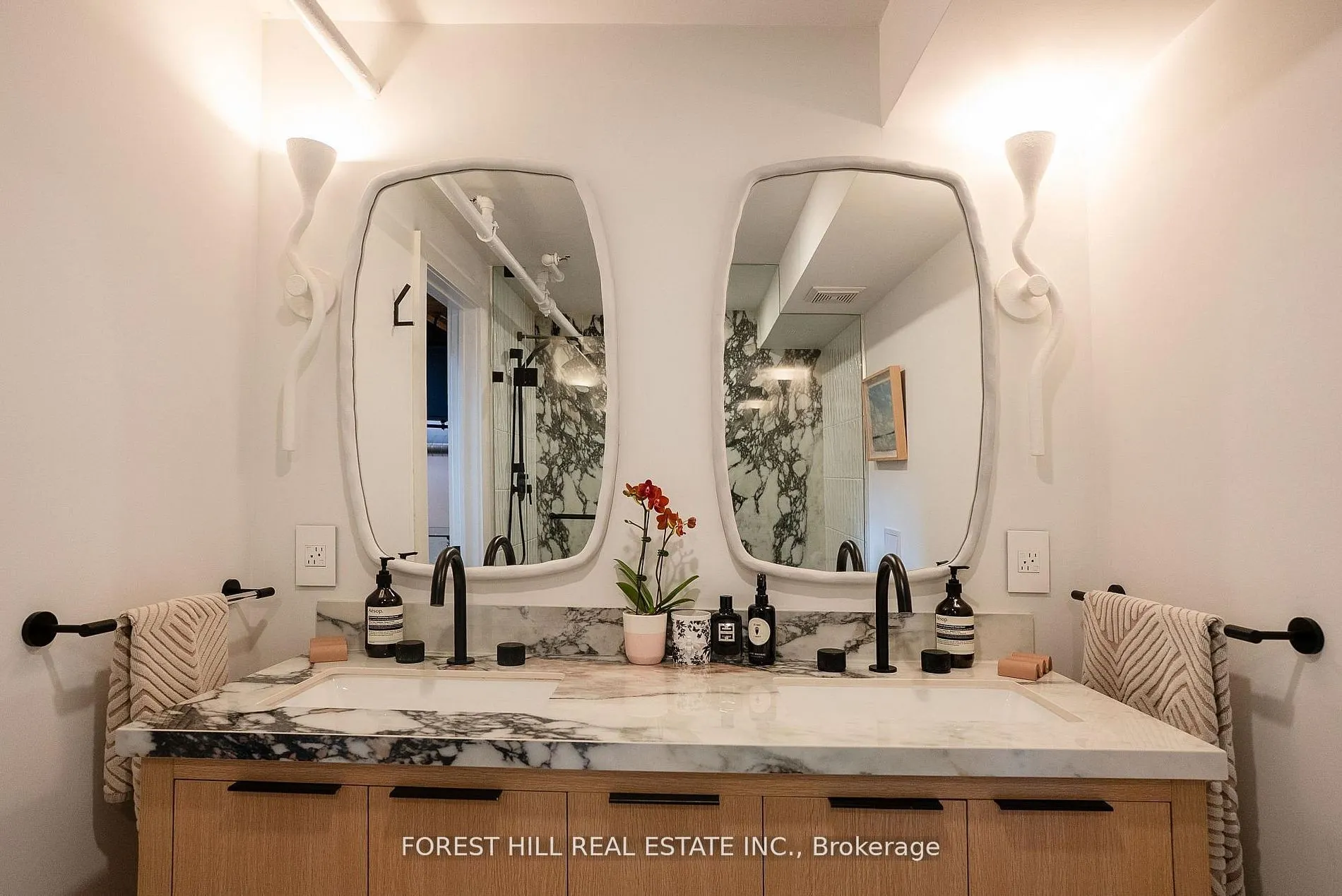 326 Carlaw Avenue #123