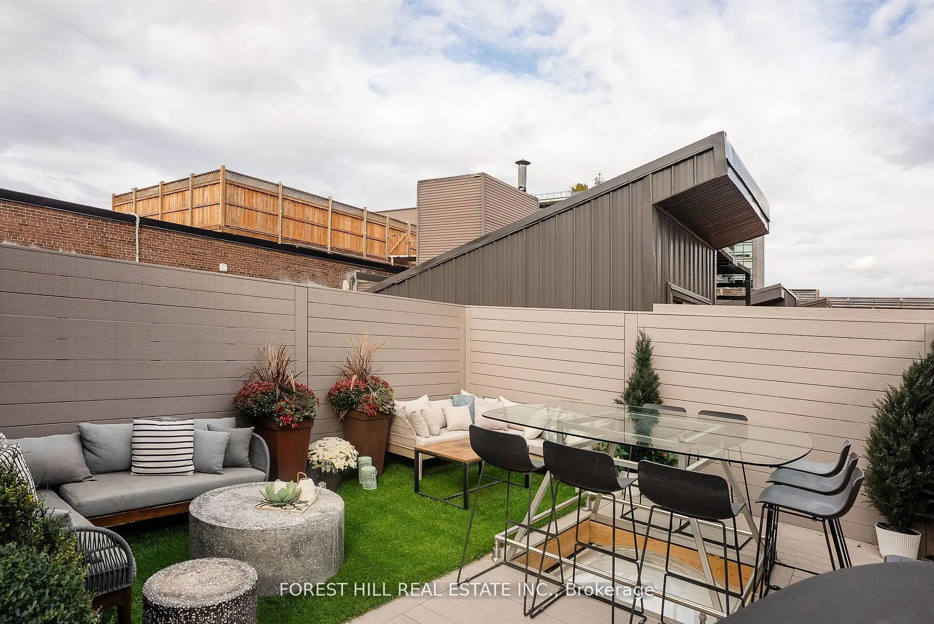 326 Carlaw Avenue #123
