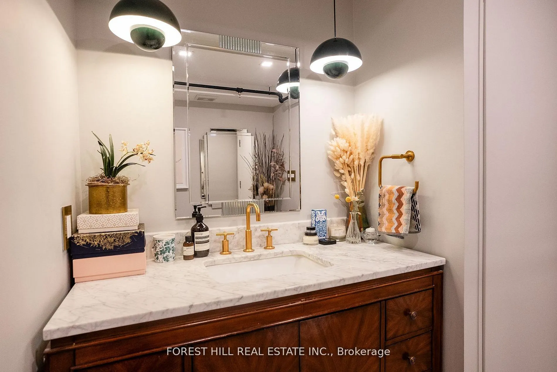 326 Carlaw Avenue #123