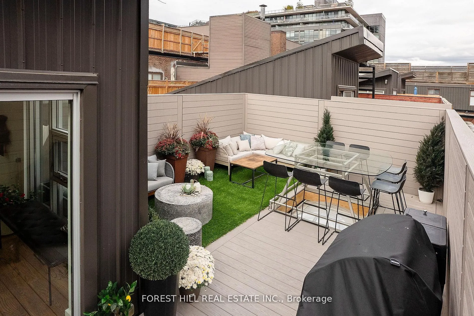 326 Carlaw Avenue #123