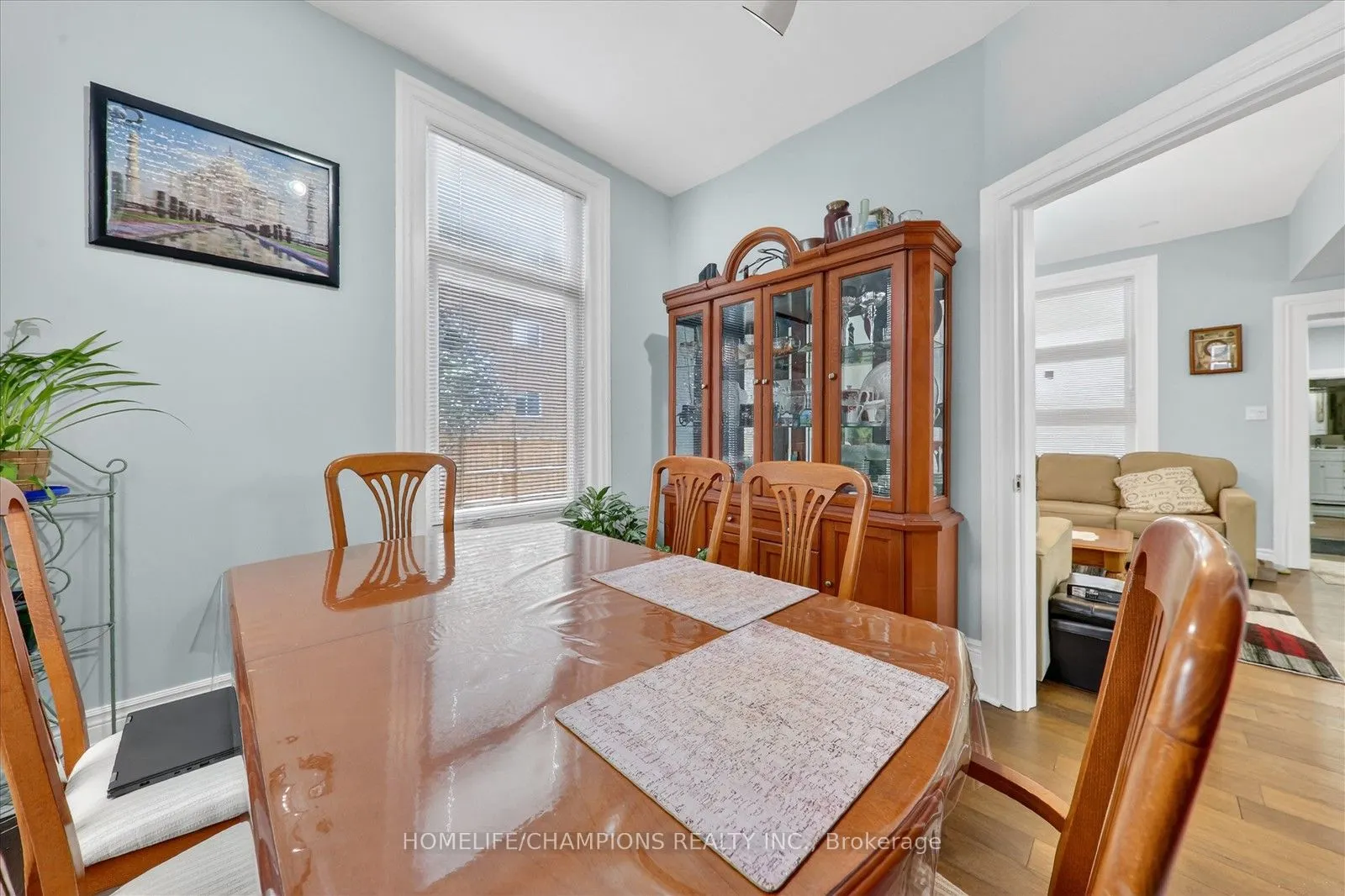 168 Centre Street S