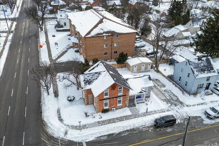 168 Centre Street S