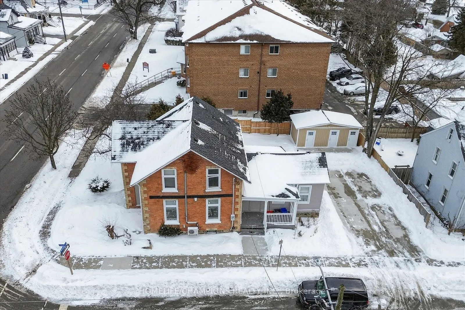 168 Centre Street S