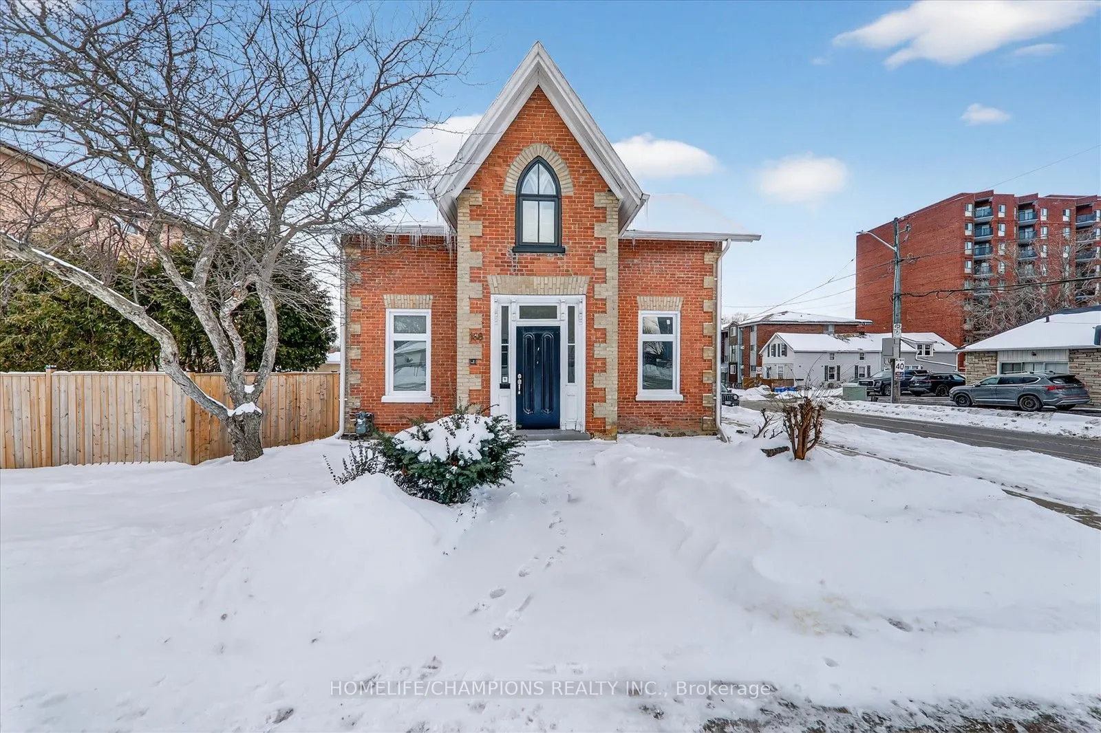 168 Centre Street S