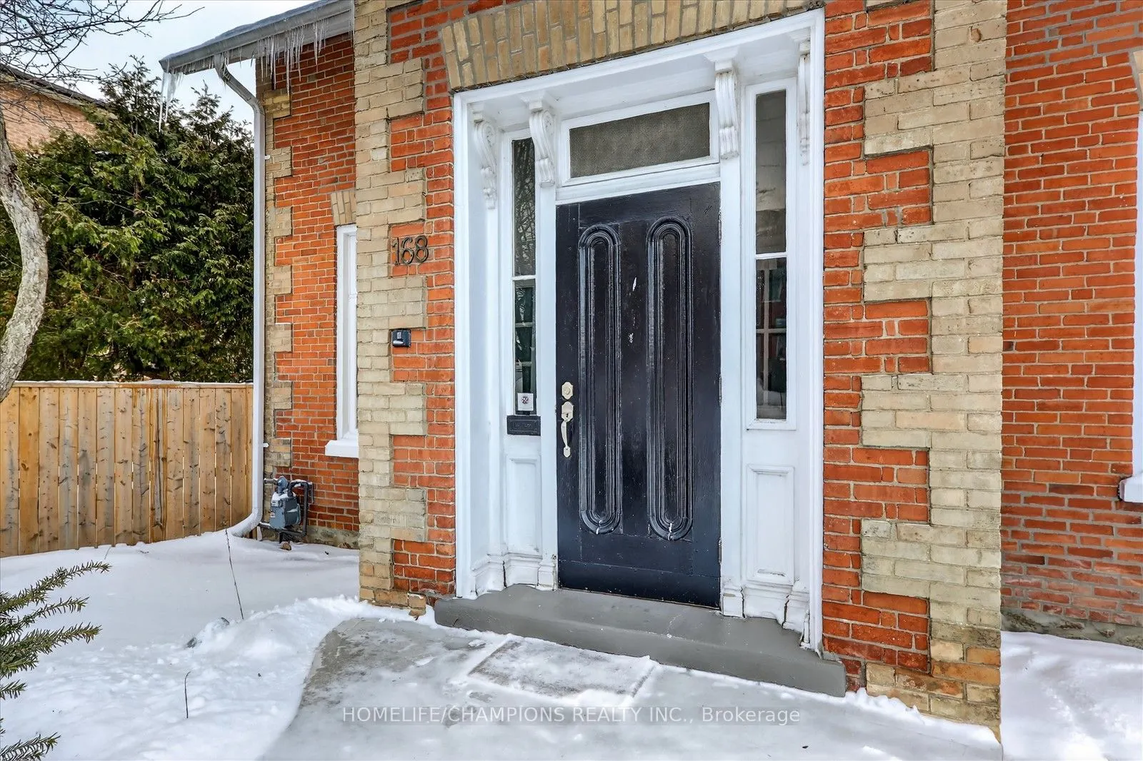 168 Centre Street S