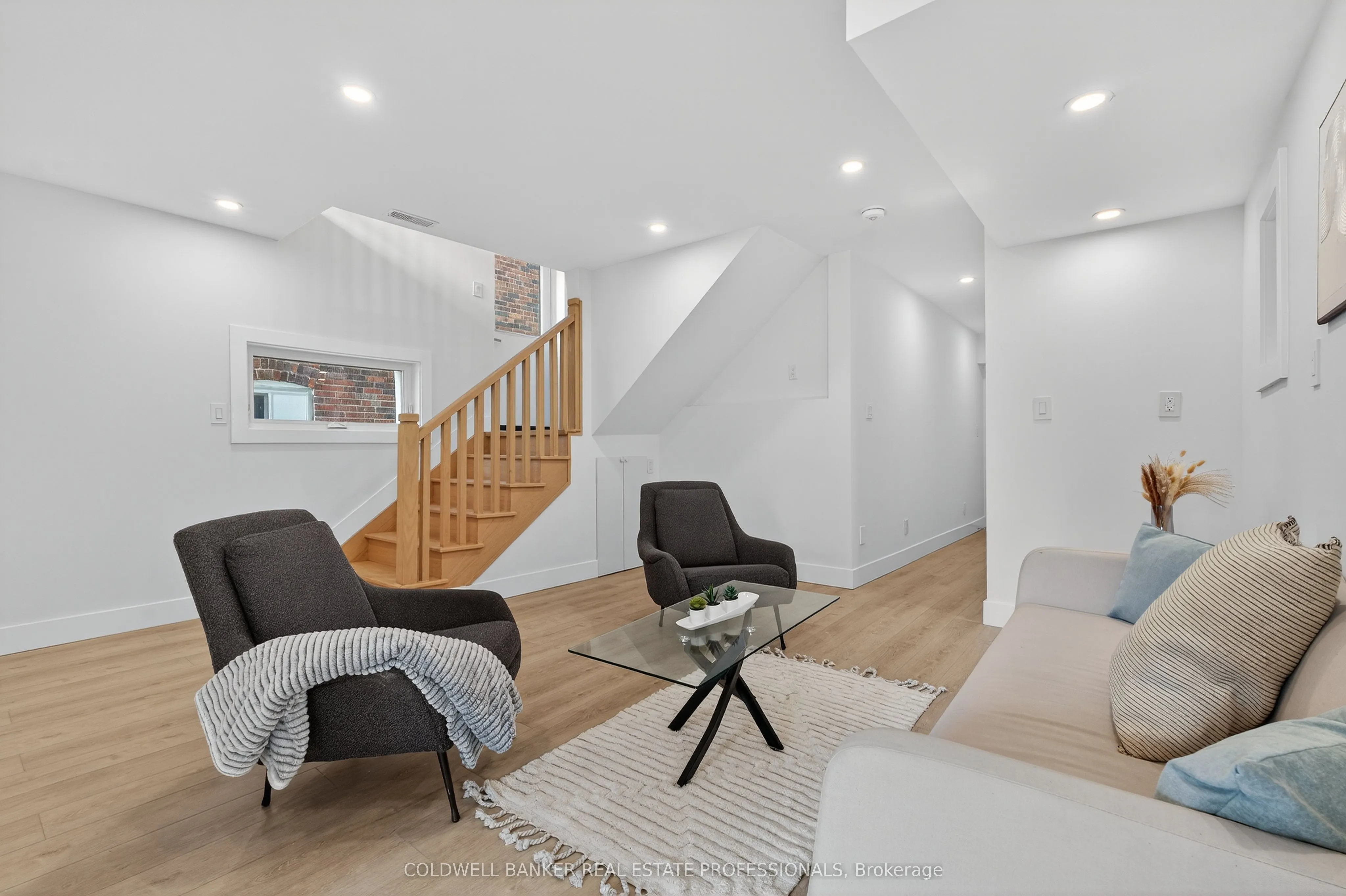 223 Queensdale Avenue