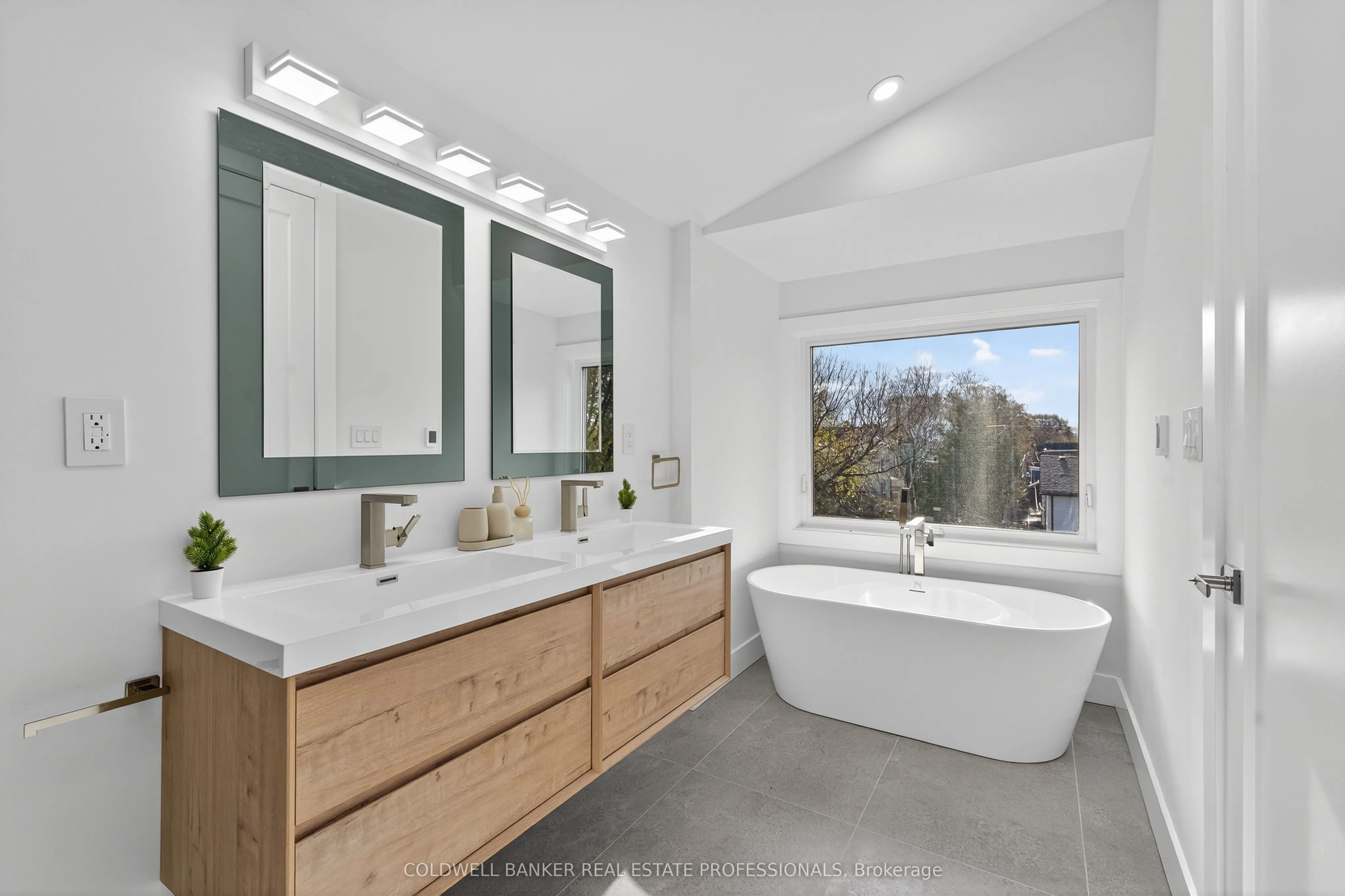 223 Queensdale Avenue
