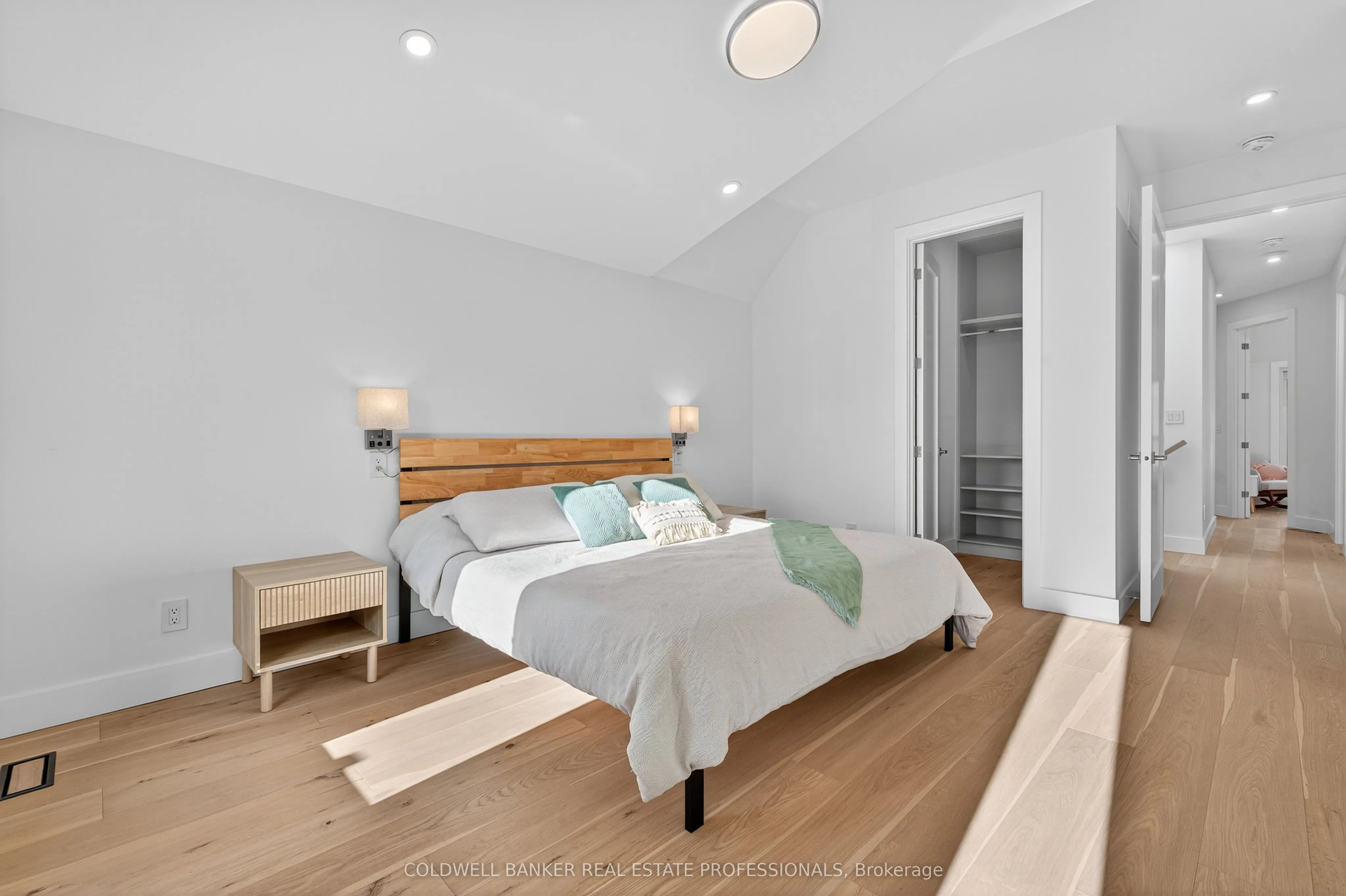 223 Queensdale Avenue