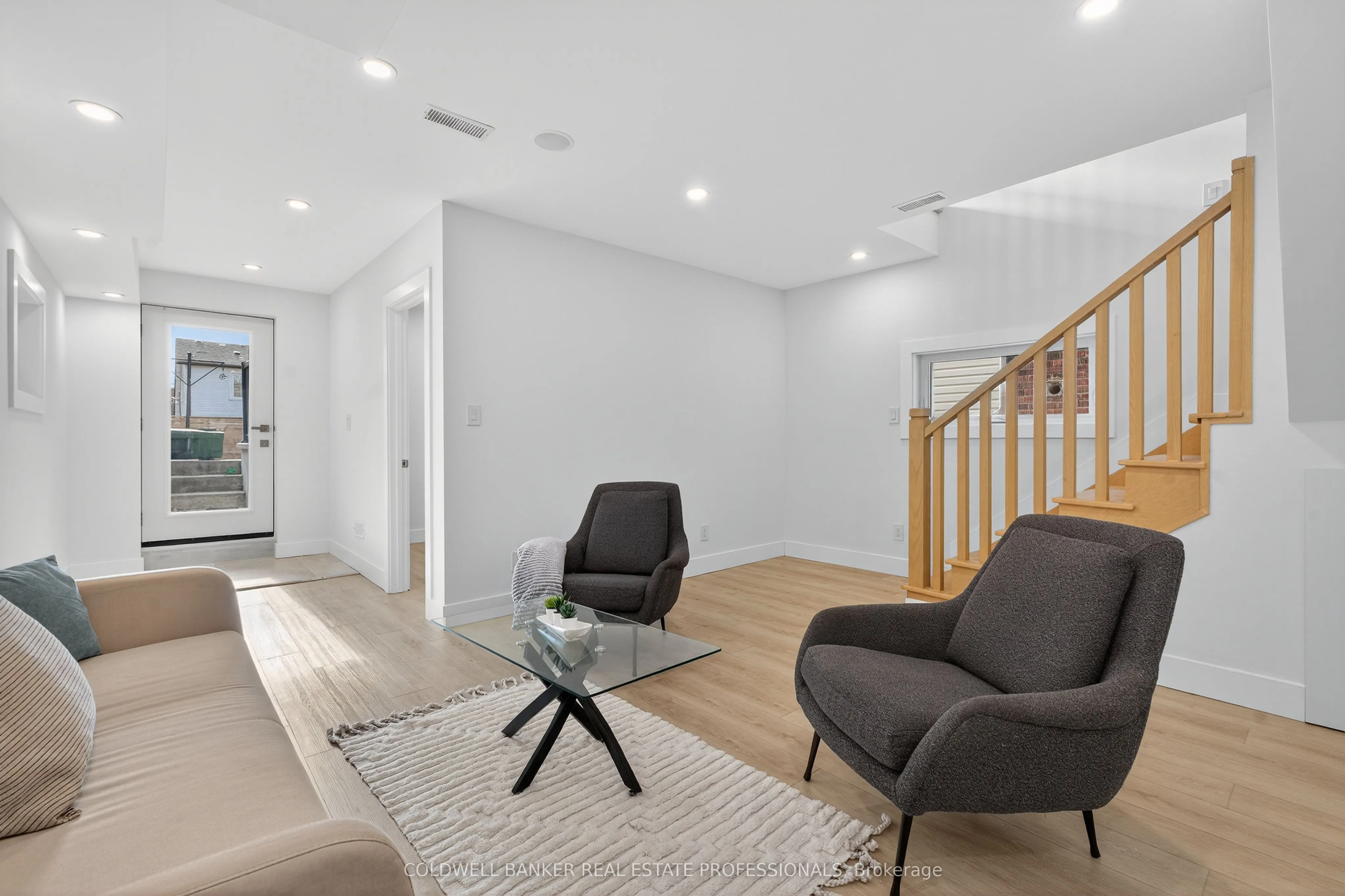 223 Queensdale Avenue