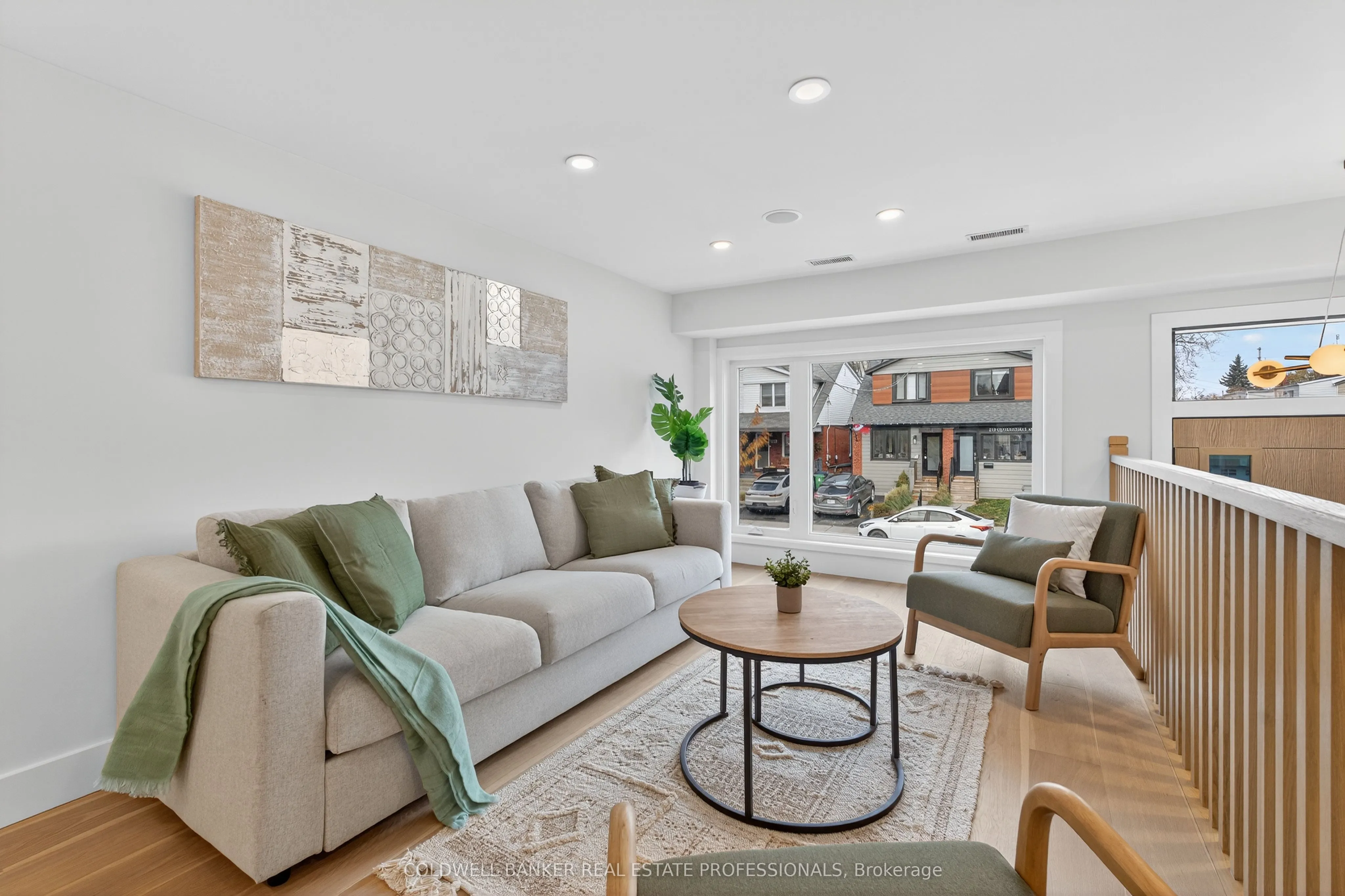 223 Queensdale Avenue