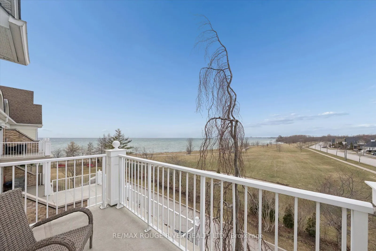 395 Lakebreeze Drive #306